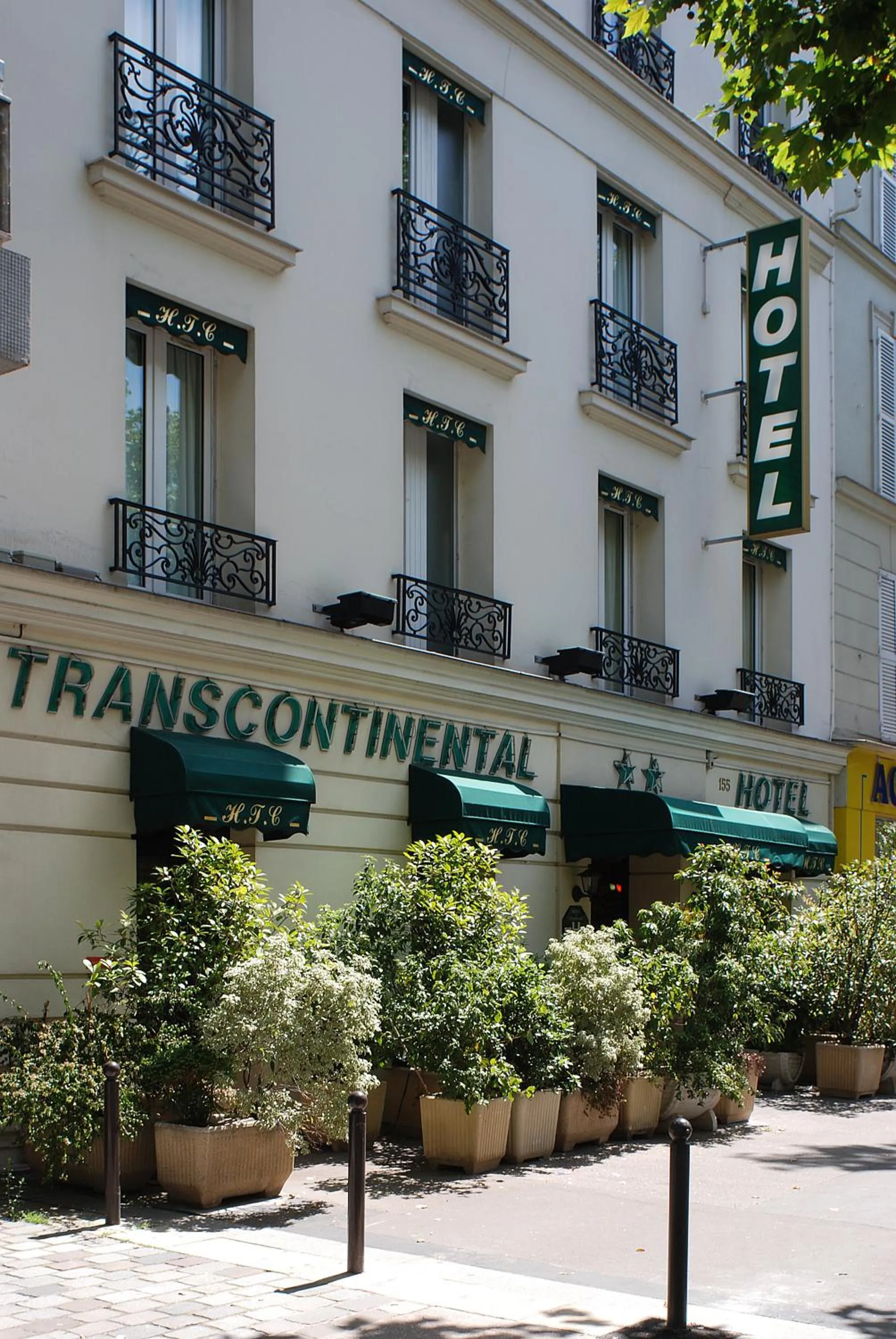 Facade/entrance in Hôtel Transcontinental