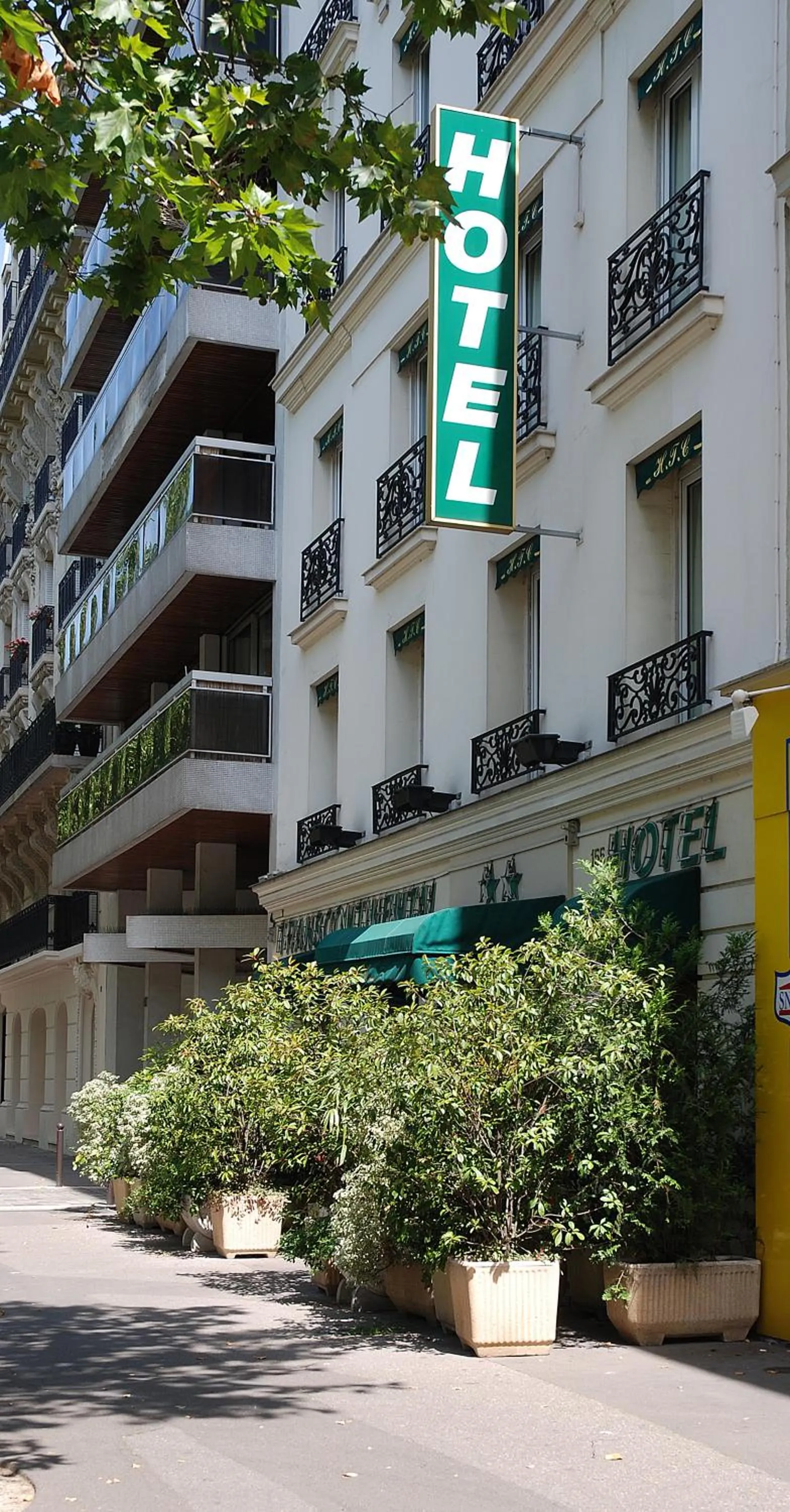 Property building in Hôtel Transcontinental