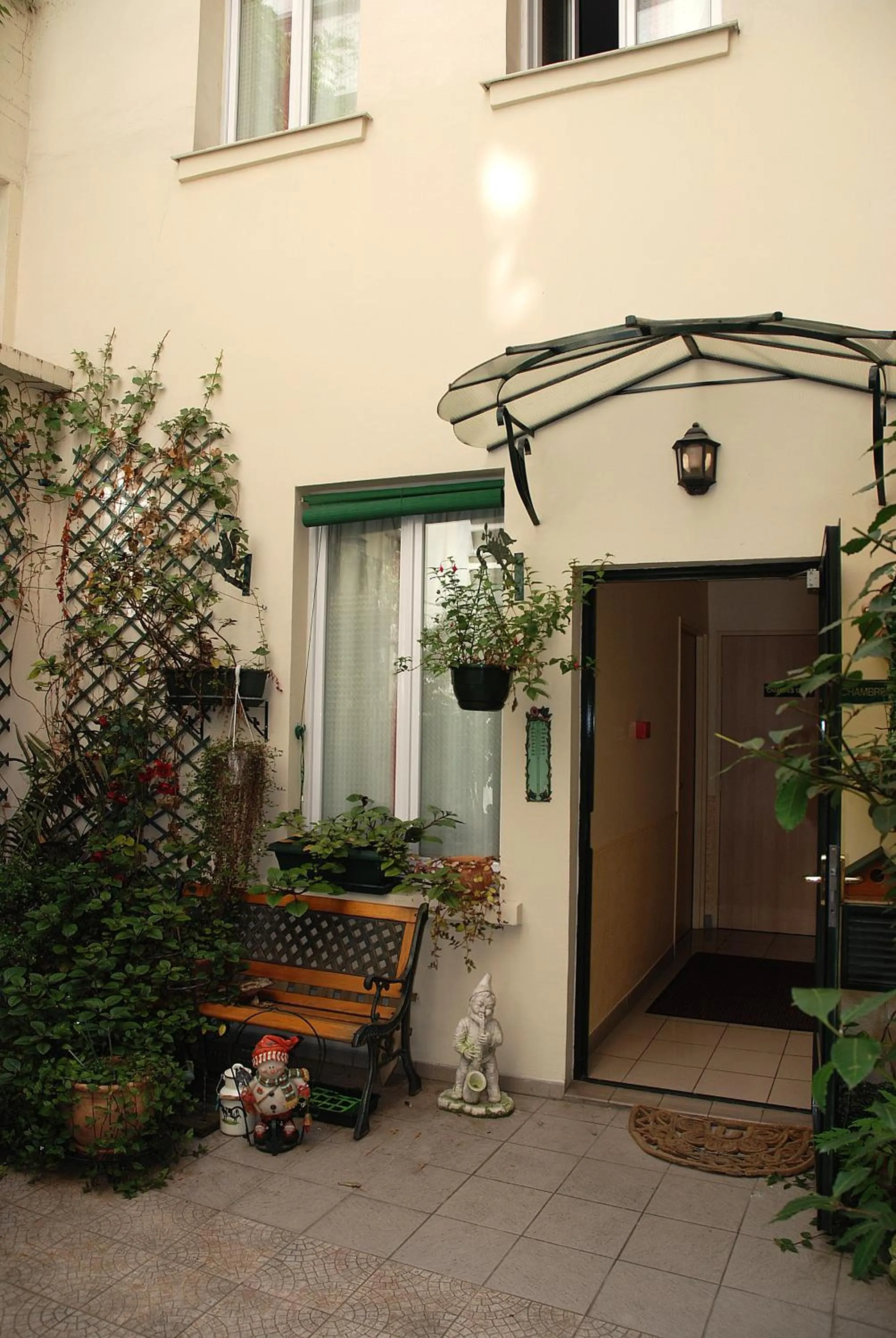 Property building in Hôtel Transcontinental