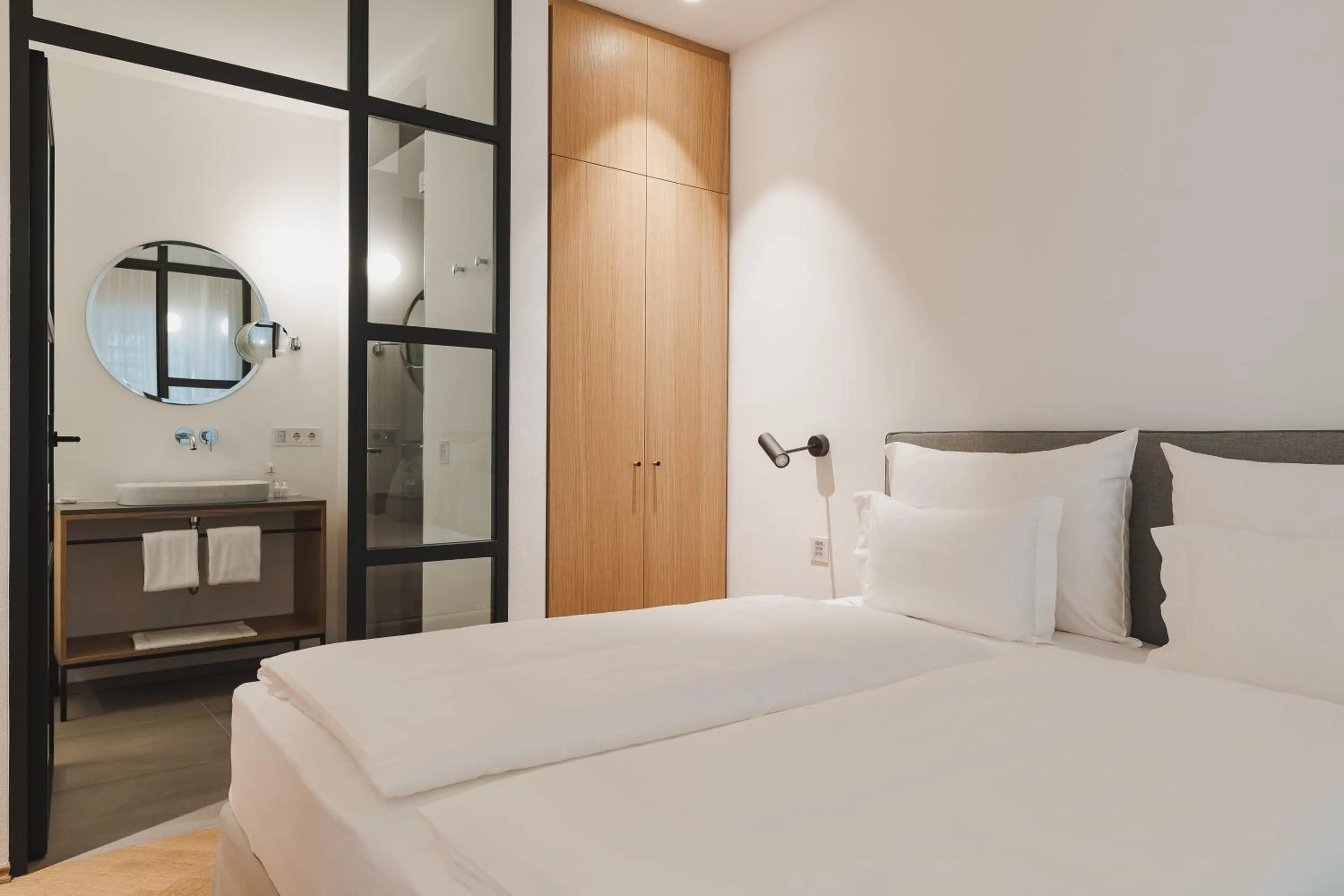 Photo of the whole room, Bed in Kuntino Suites