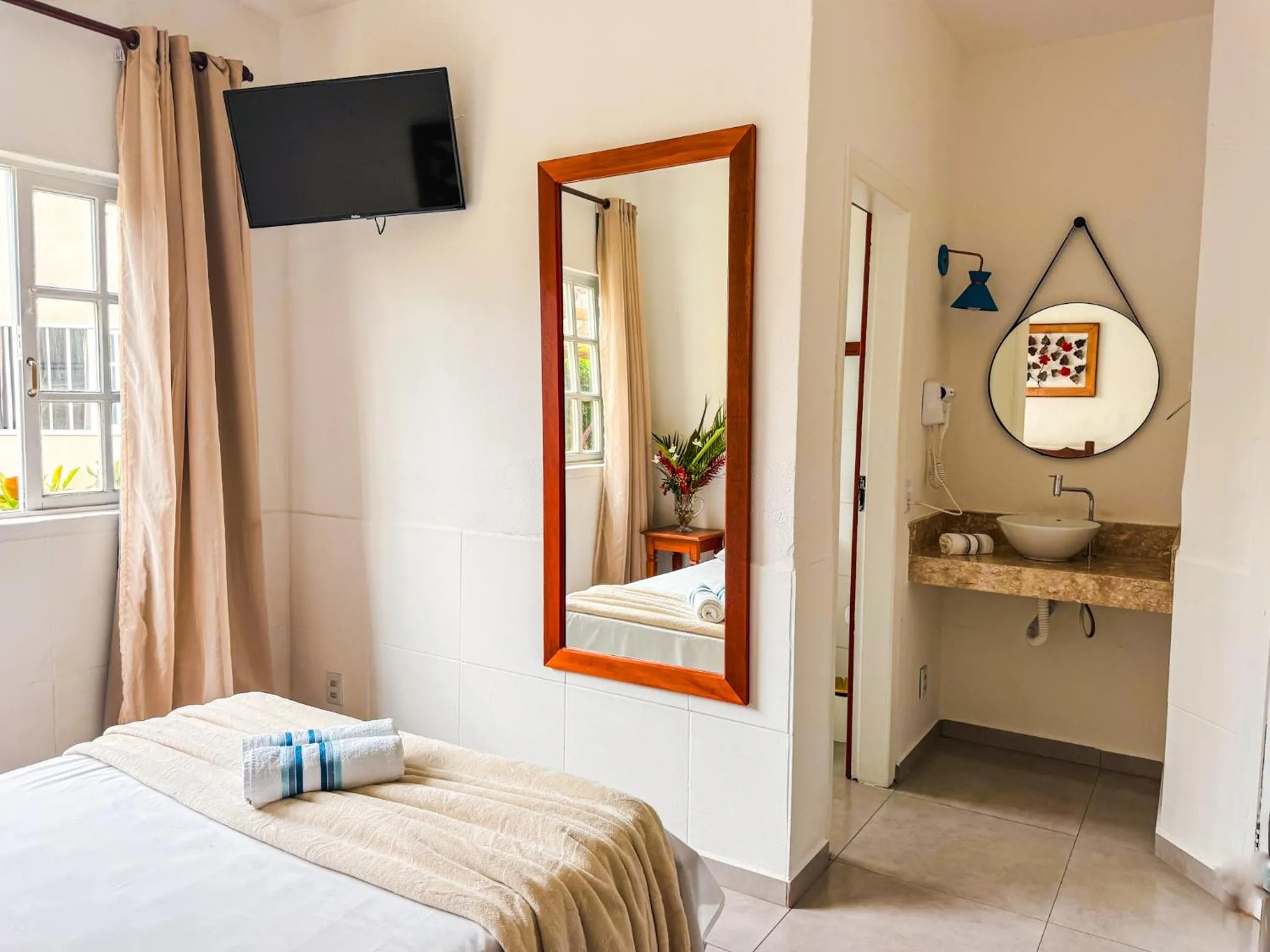 Bathroom, Bed in Pousada Portal de Paraty- COM GERADOR DE ENERGIA