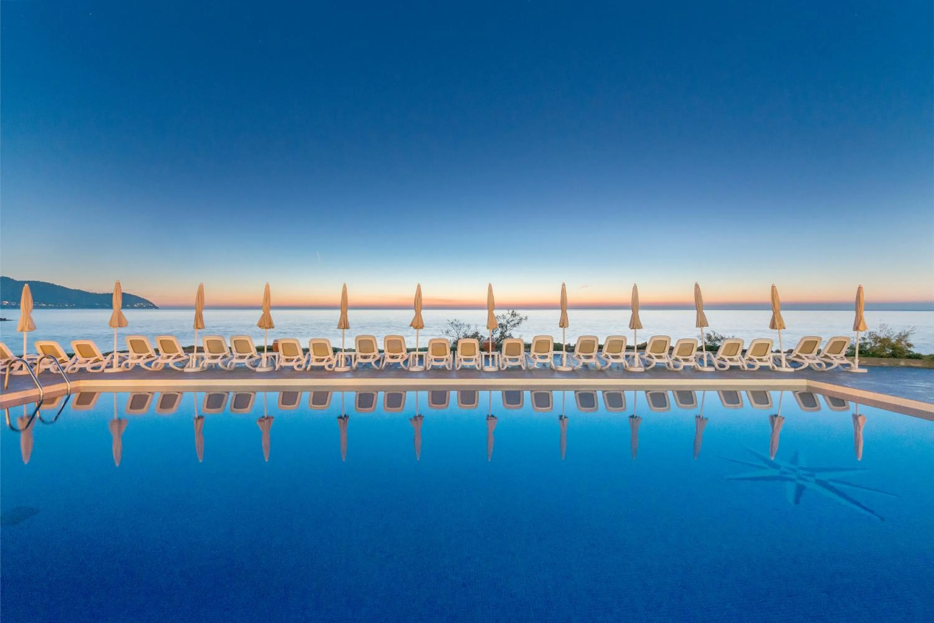 Swimming pool in Hotel Atolon & Kaafu Beach Club