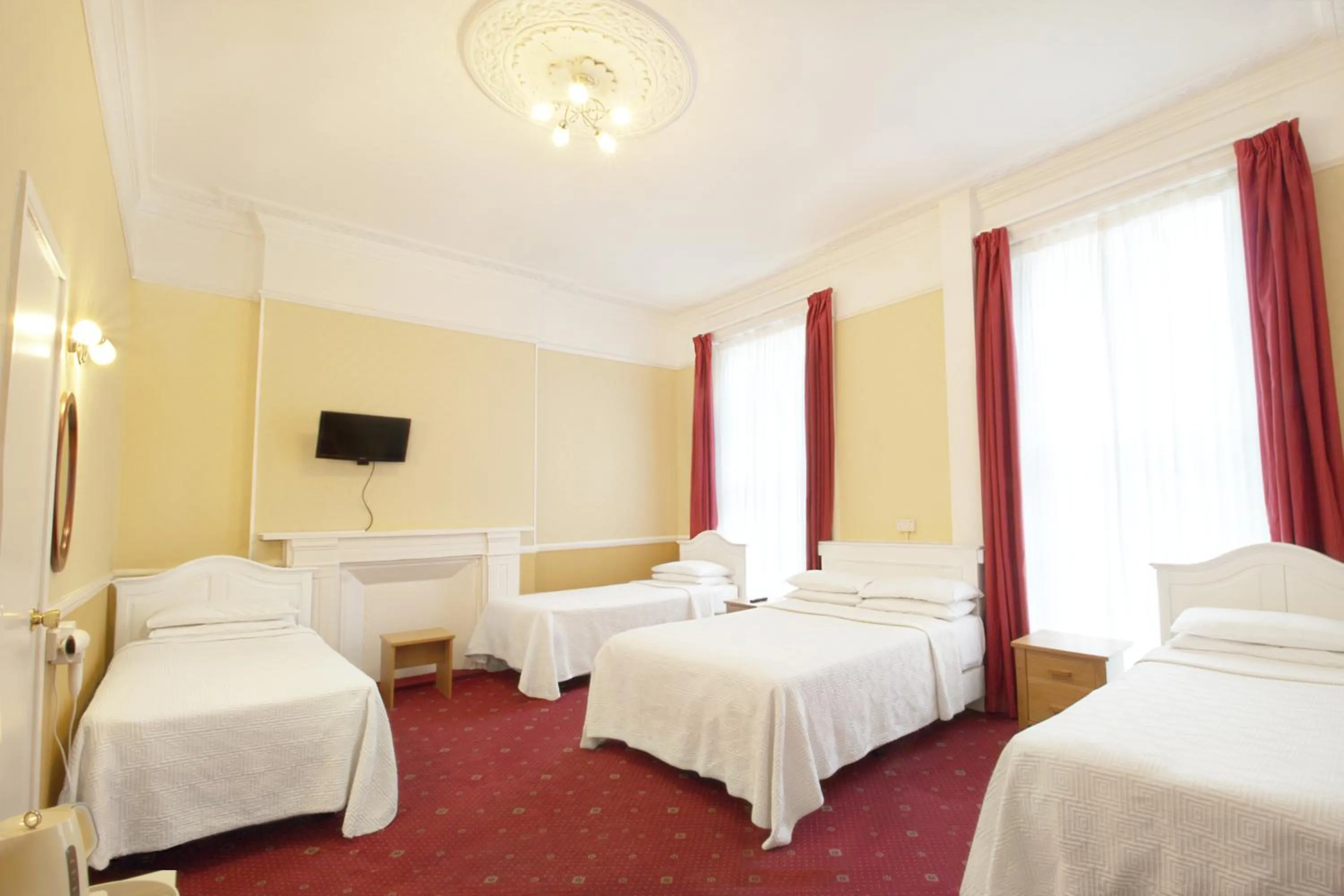 Bed in Balmoral House Hotel