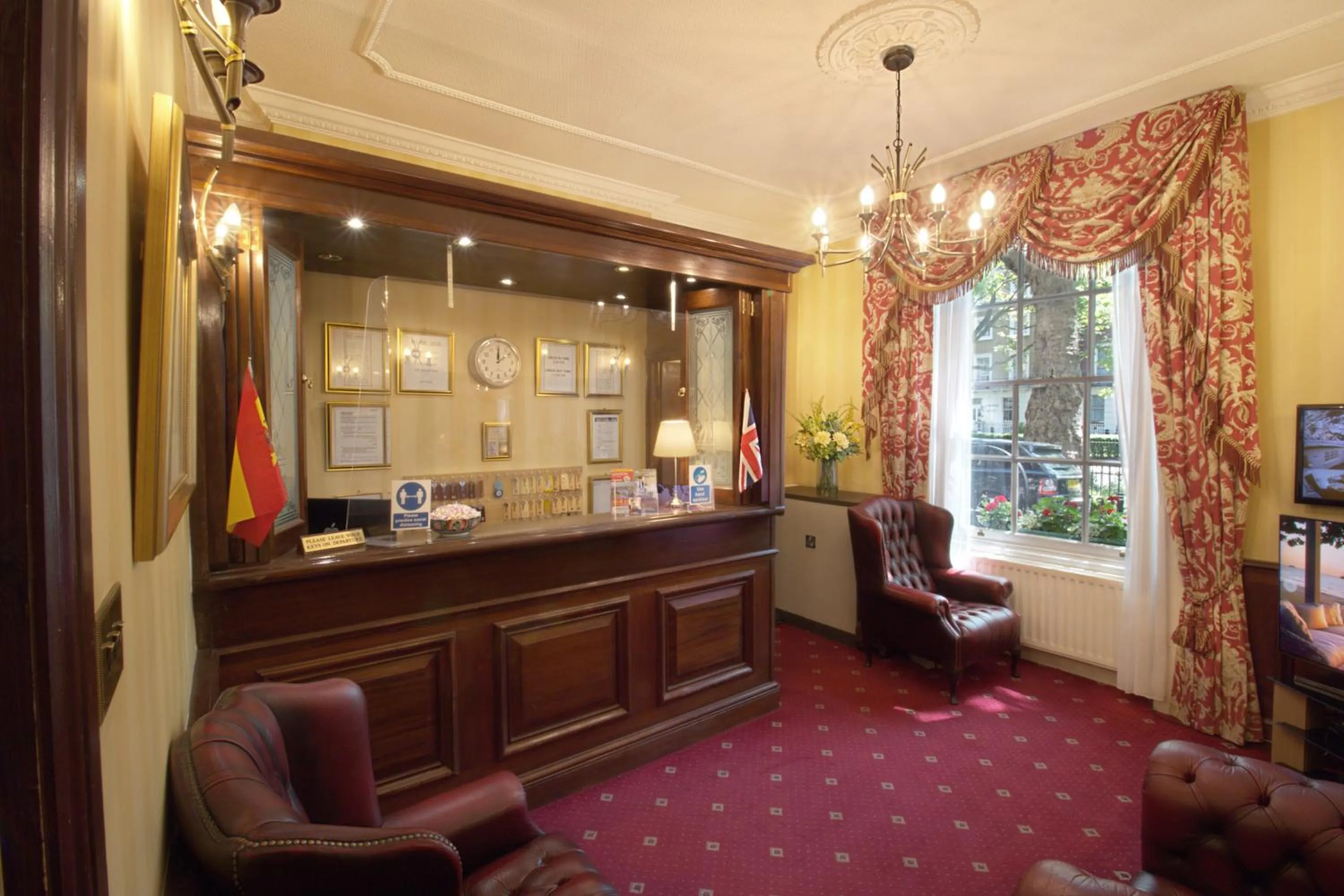 Lobby or reception in Balmoral House Hotel