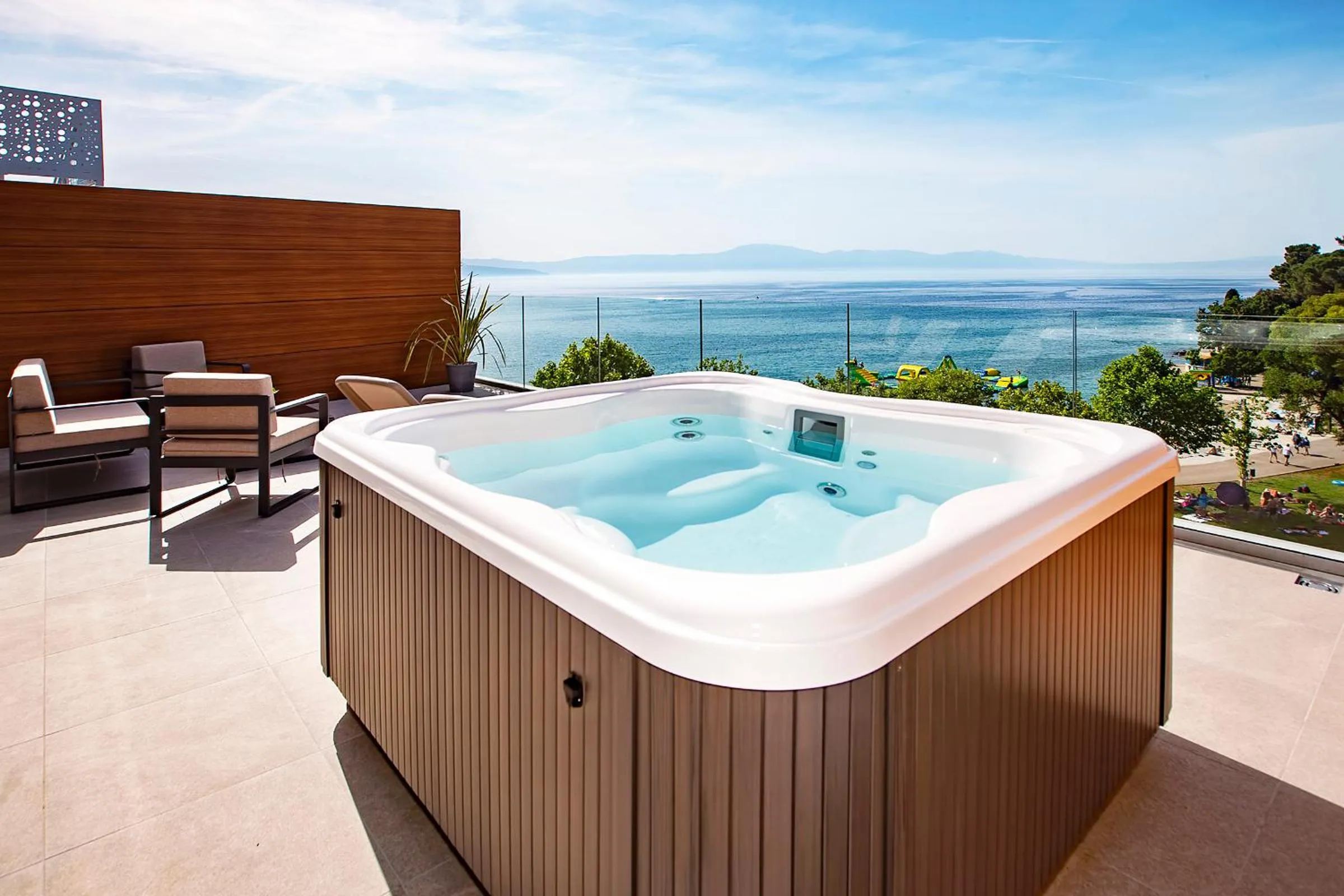 Hot Tub in Luxury Hotel Riva
