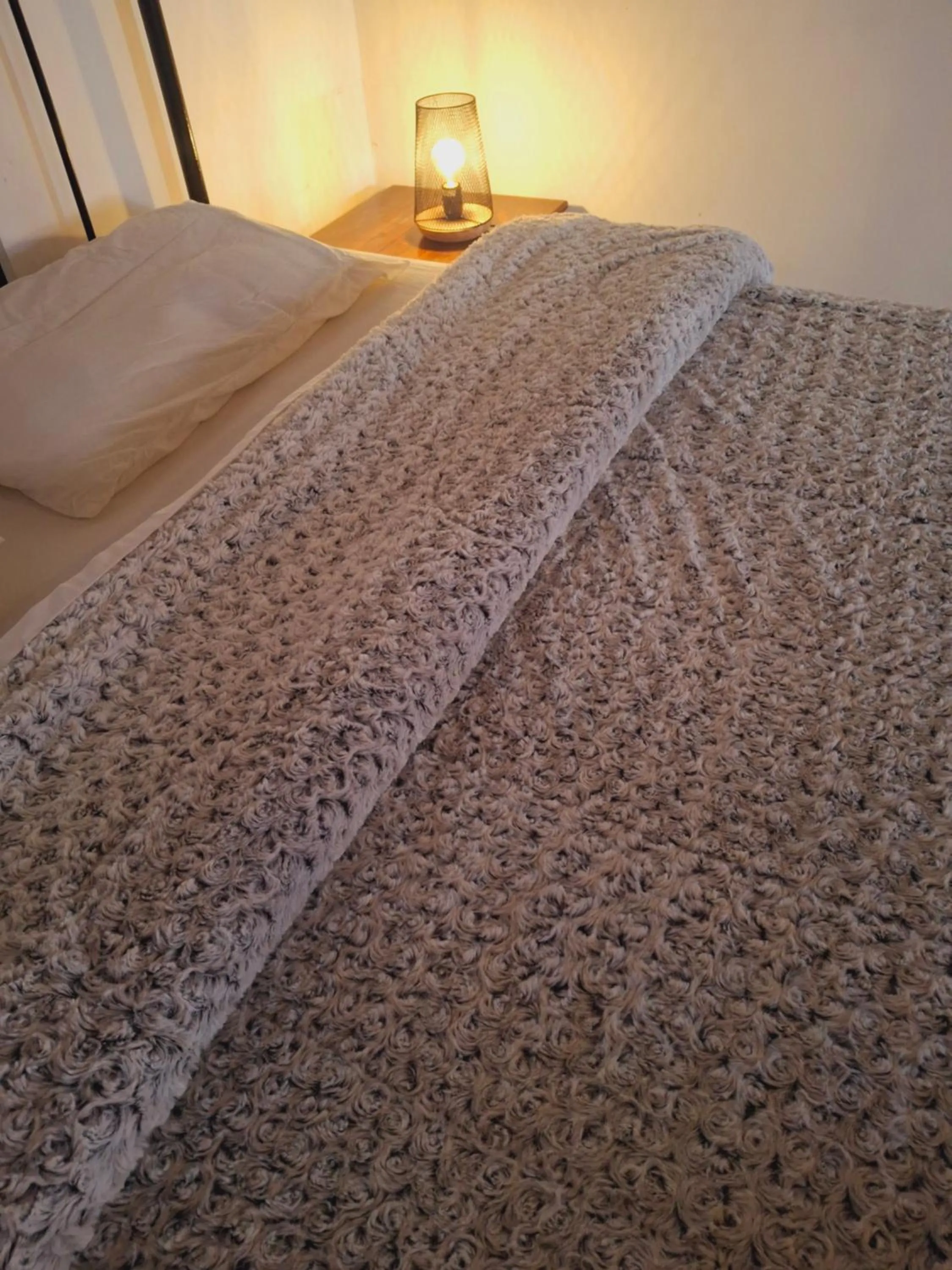 Bed in Saint Antonio Maroni