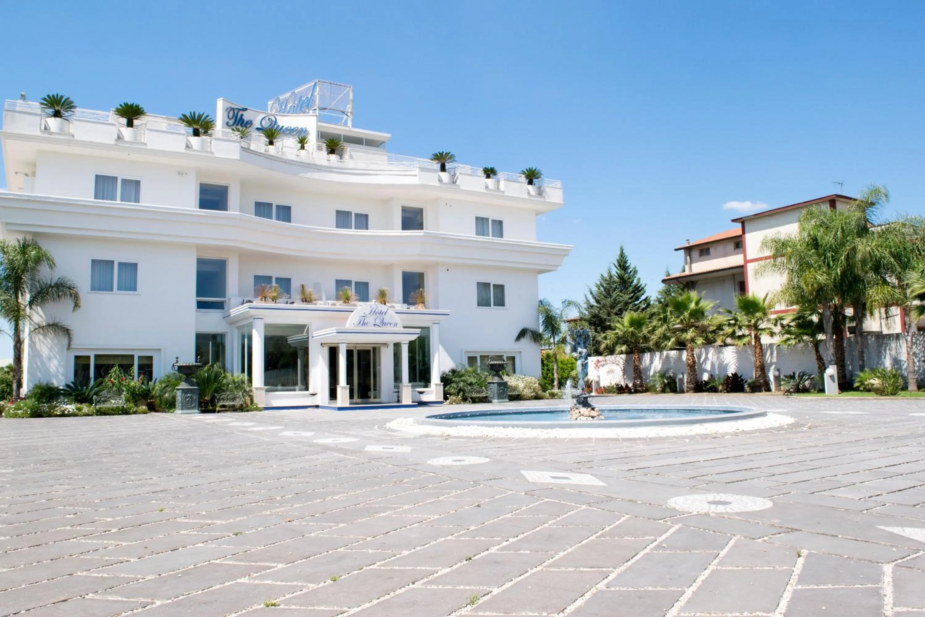 Facade/entrance in Hotel The Queen