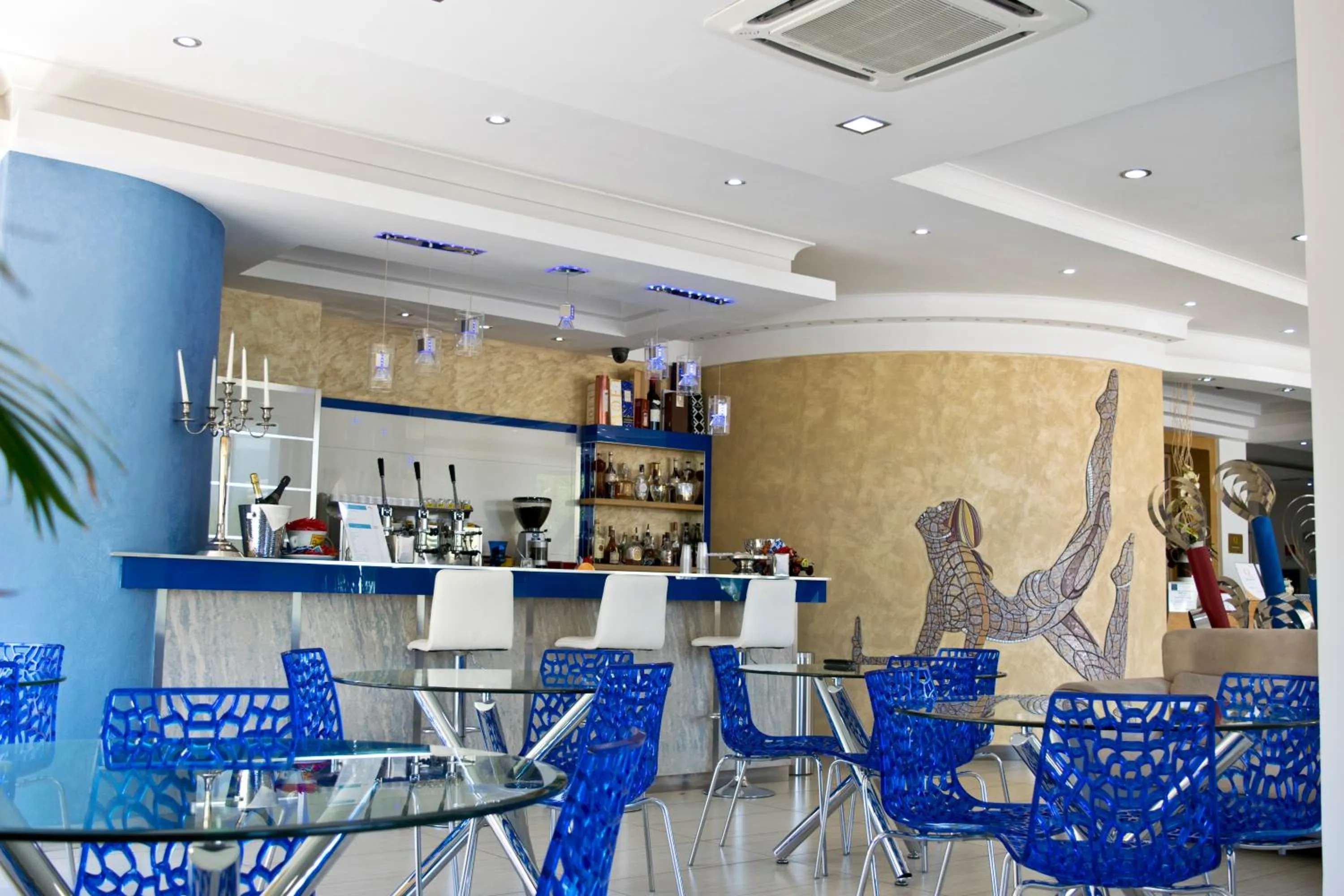 Lounge or bar in Hotel The Queen