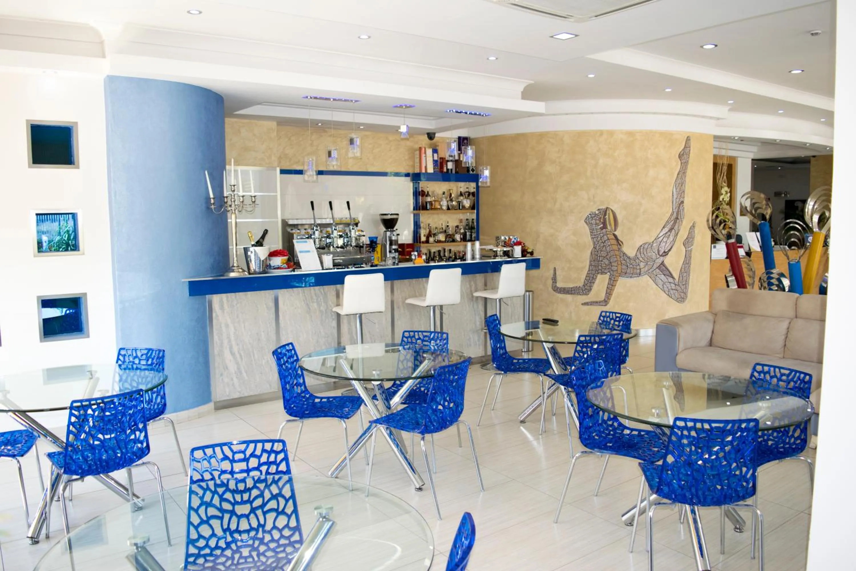 Lounge or bar in Hotel The Queen