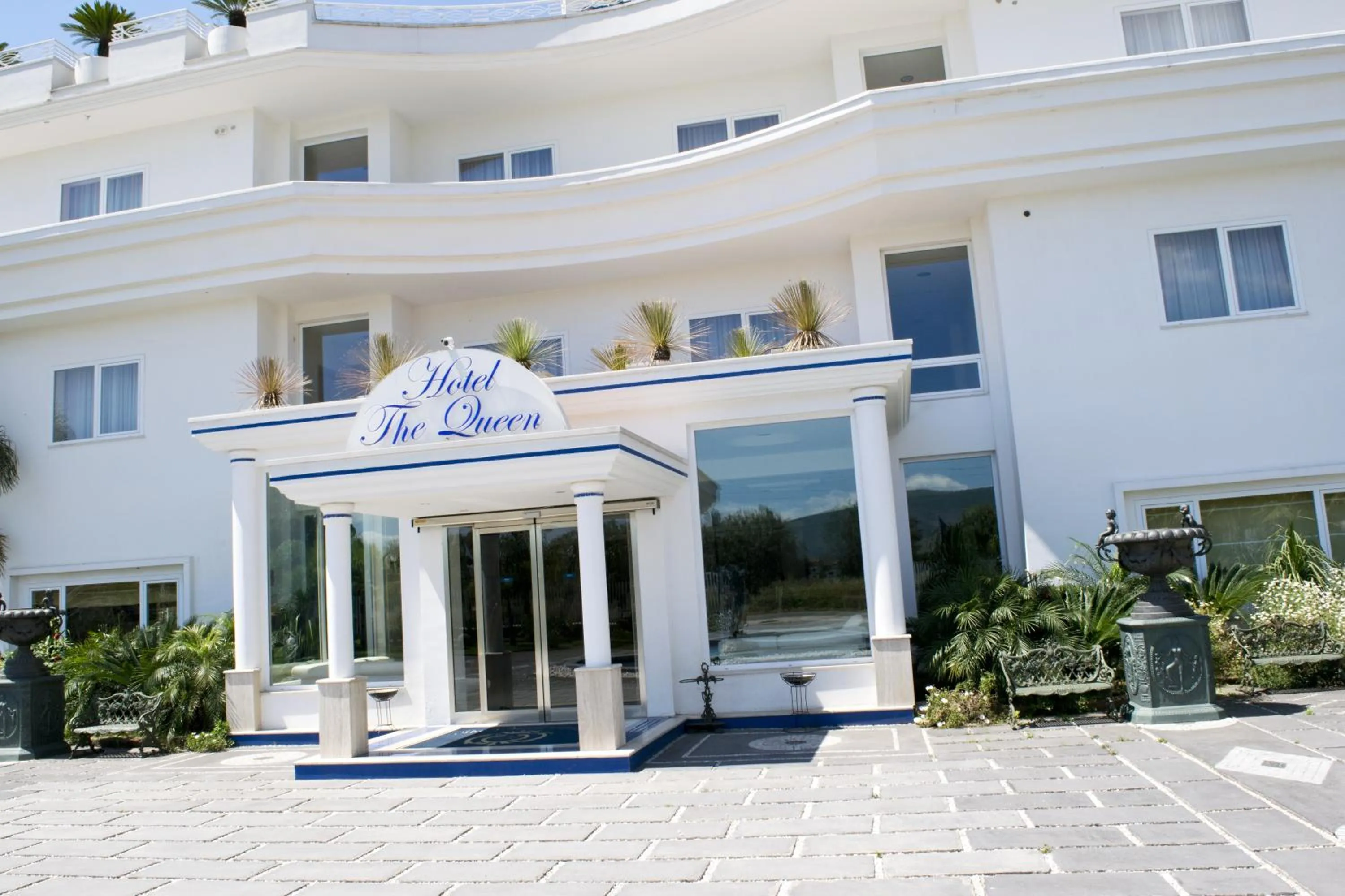 Facade/entrance in Hotel The Queen