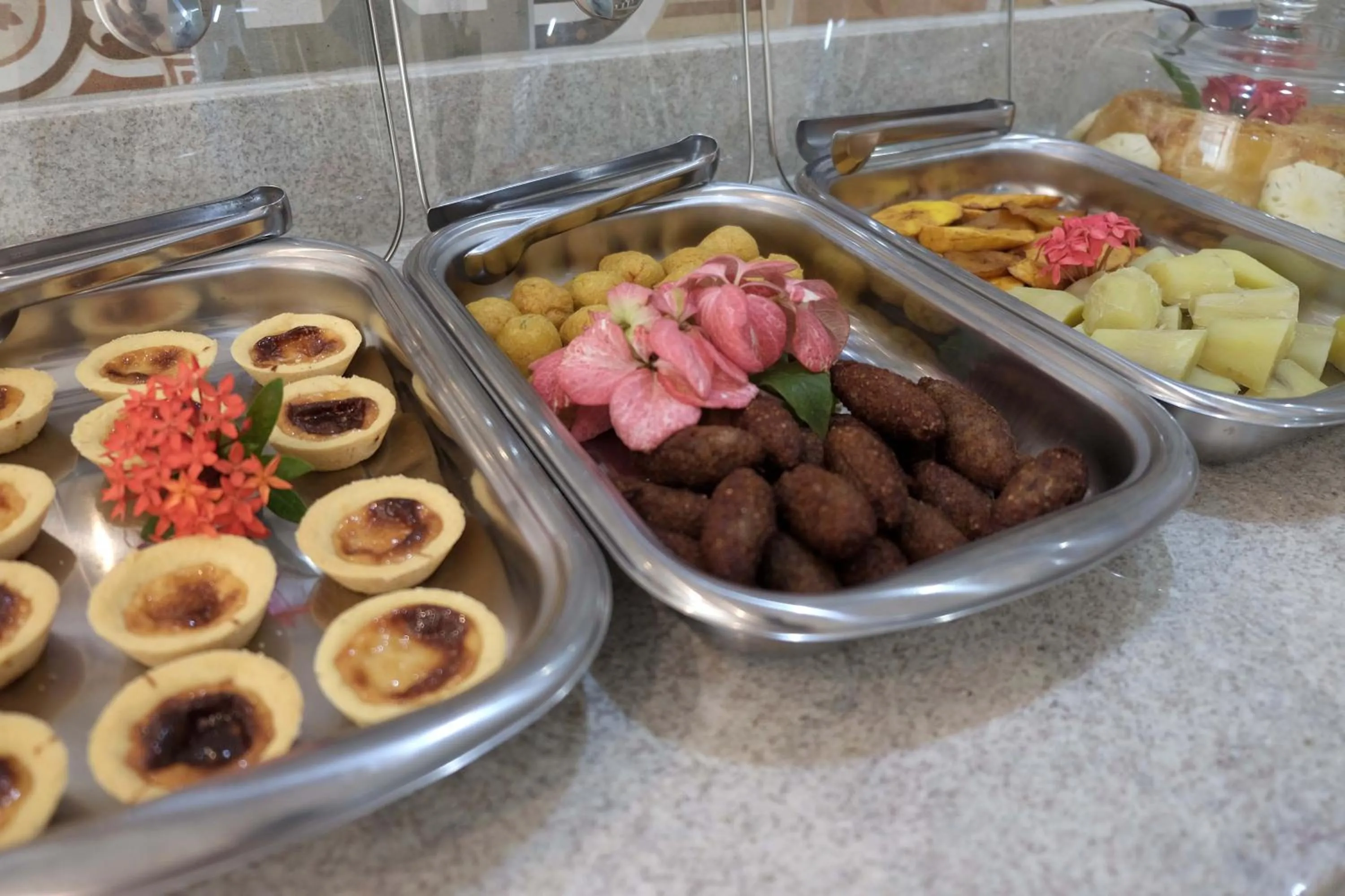 Buffet breakfast in Apart-Hotel Bella Vida Suítes e Apartamentos