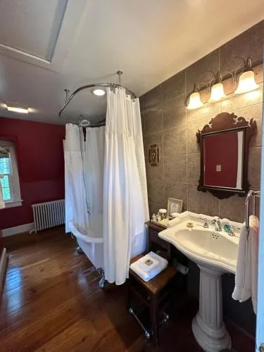 Goodstone Inn & Restaurant