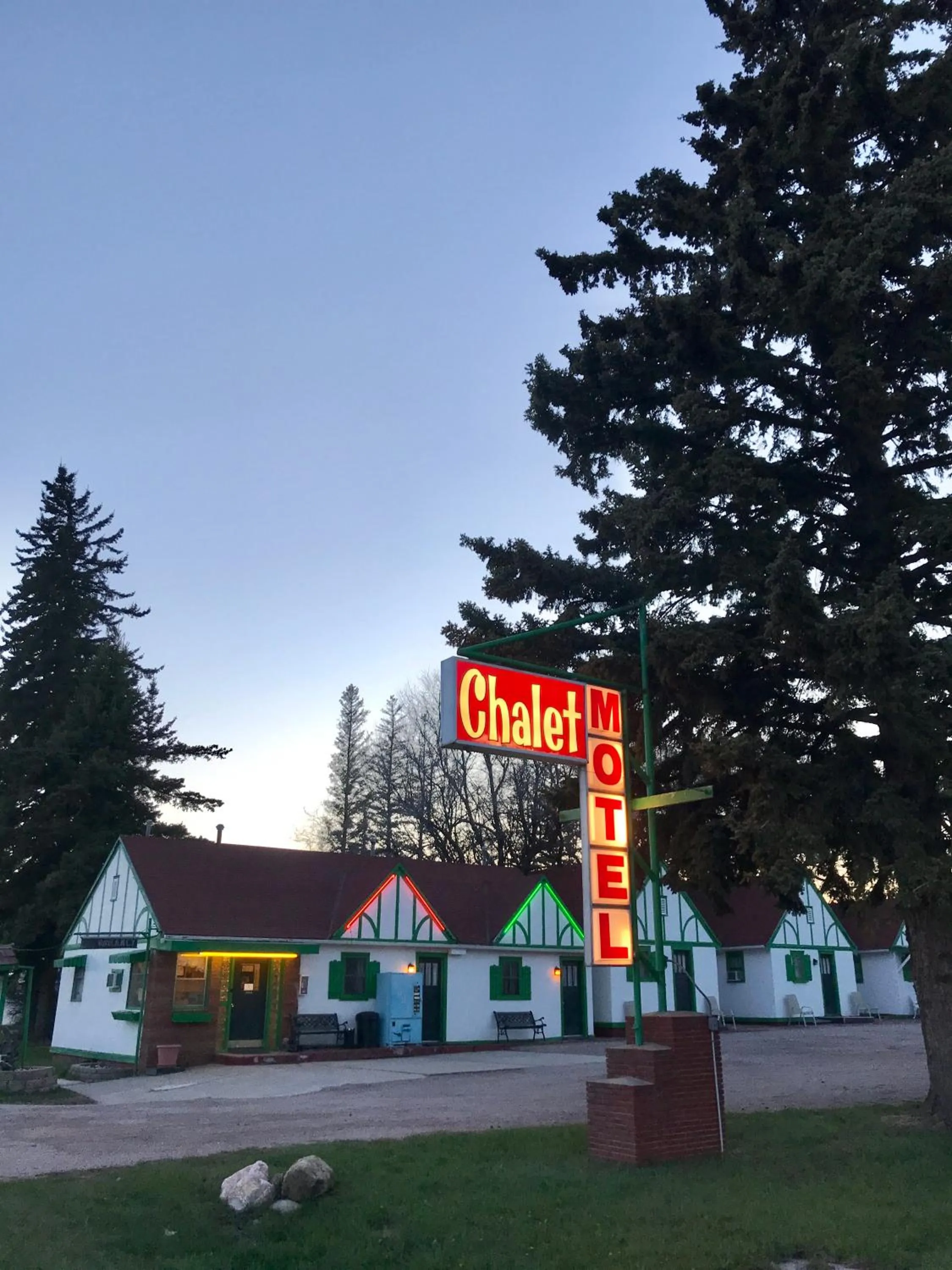 Facade/entrance in Chalet Motel