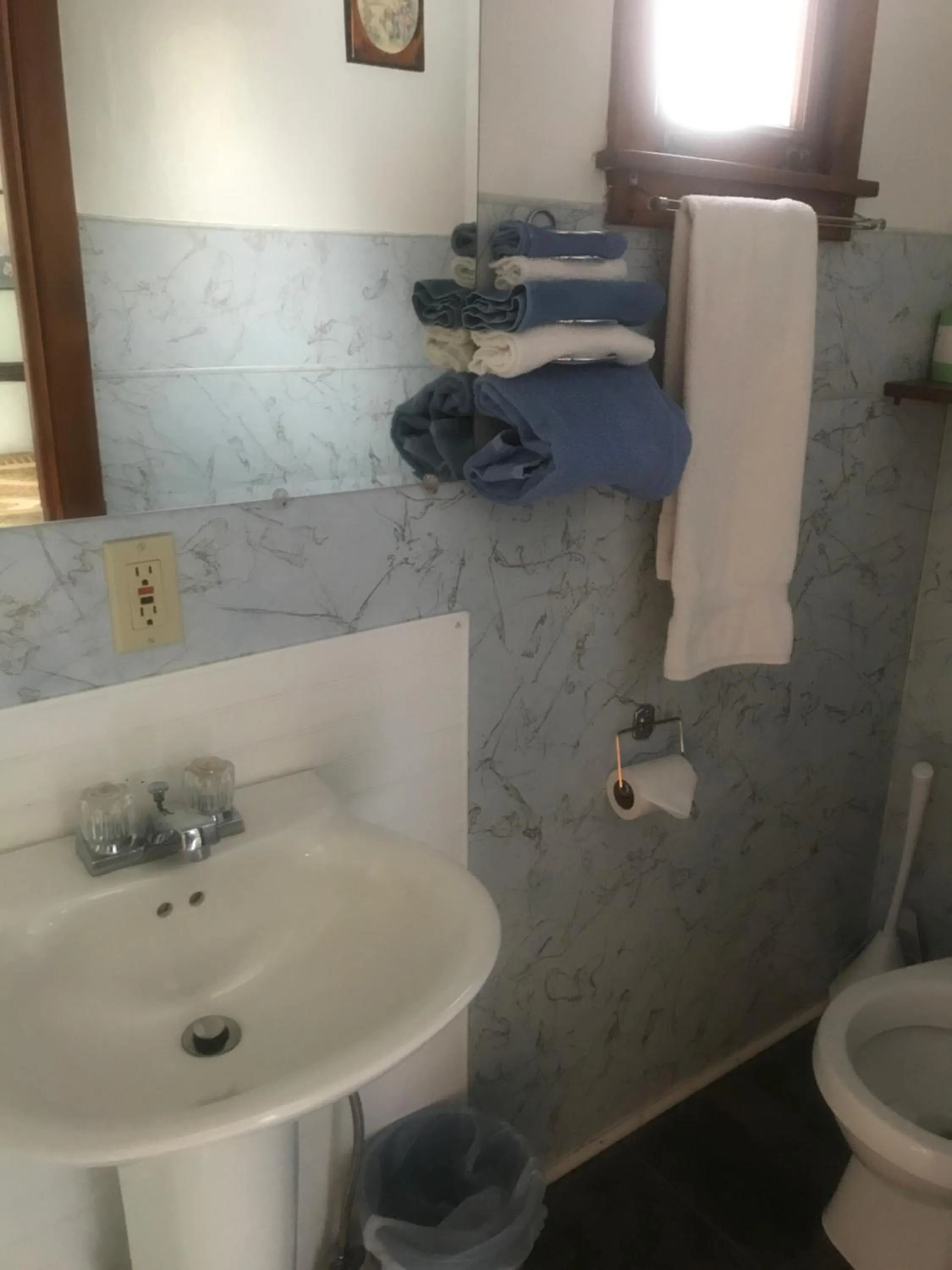 Bathroom in Chalet Motel