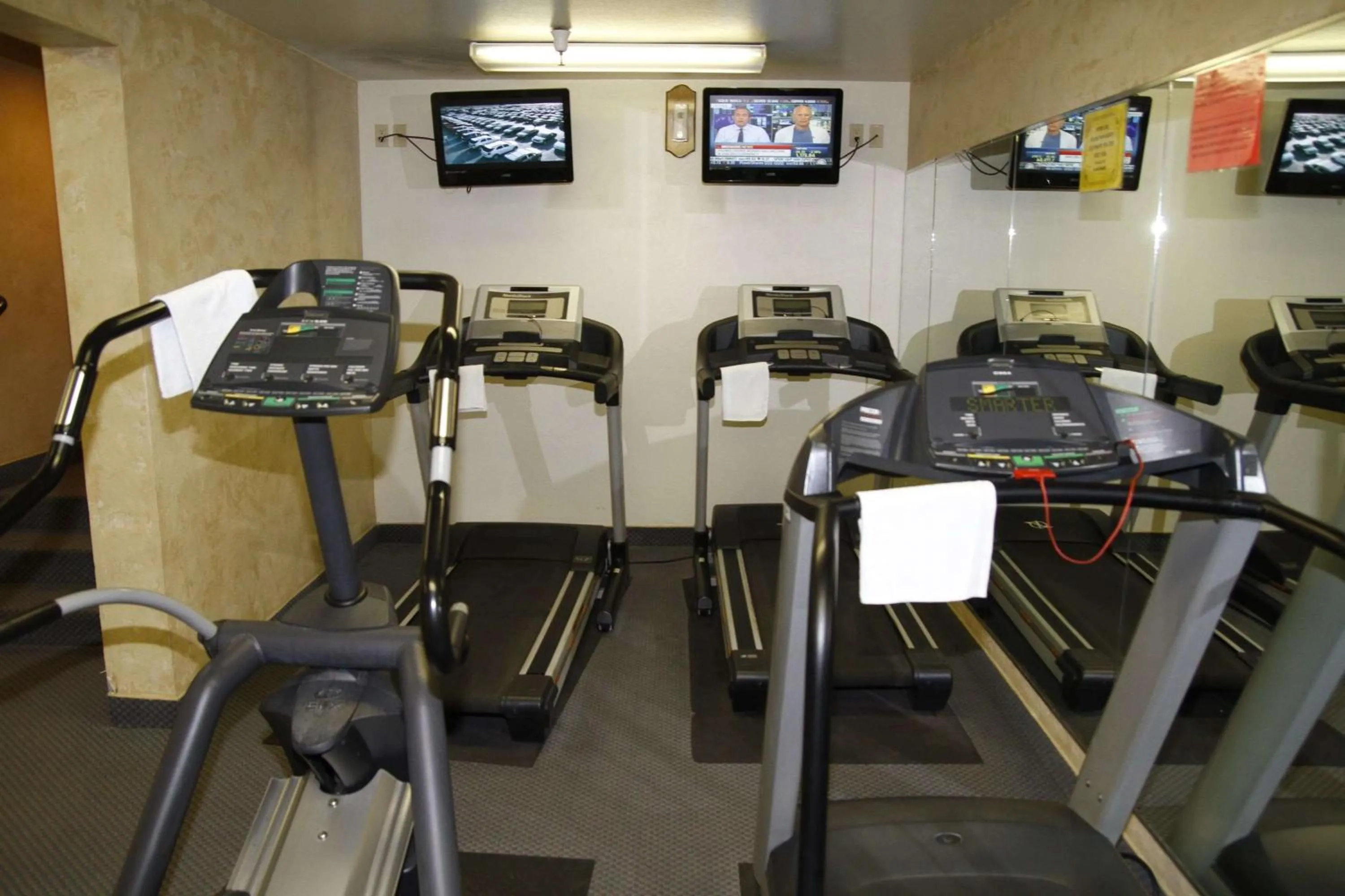 Fitness centre/facilities in Ramada by Wyndham Viscount Suites Tucson East