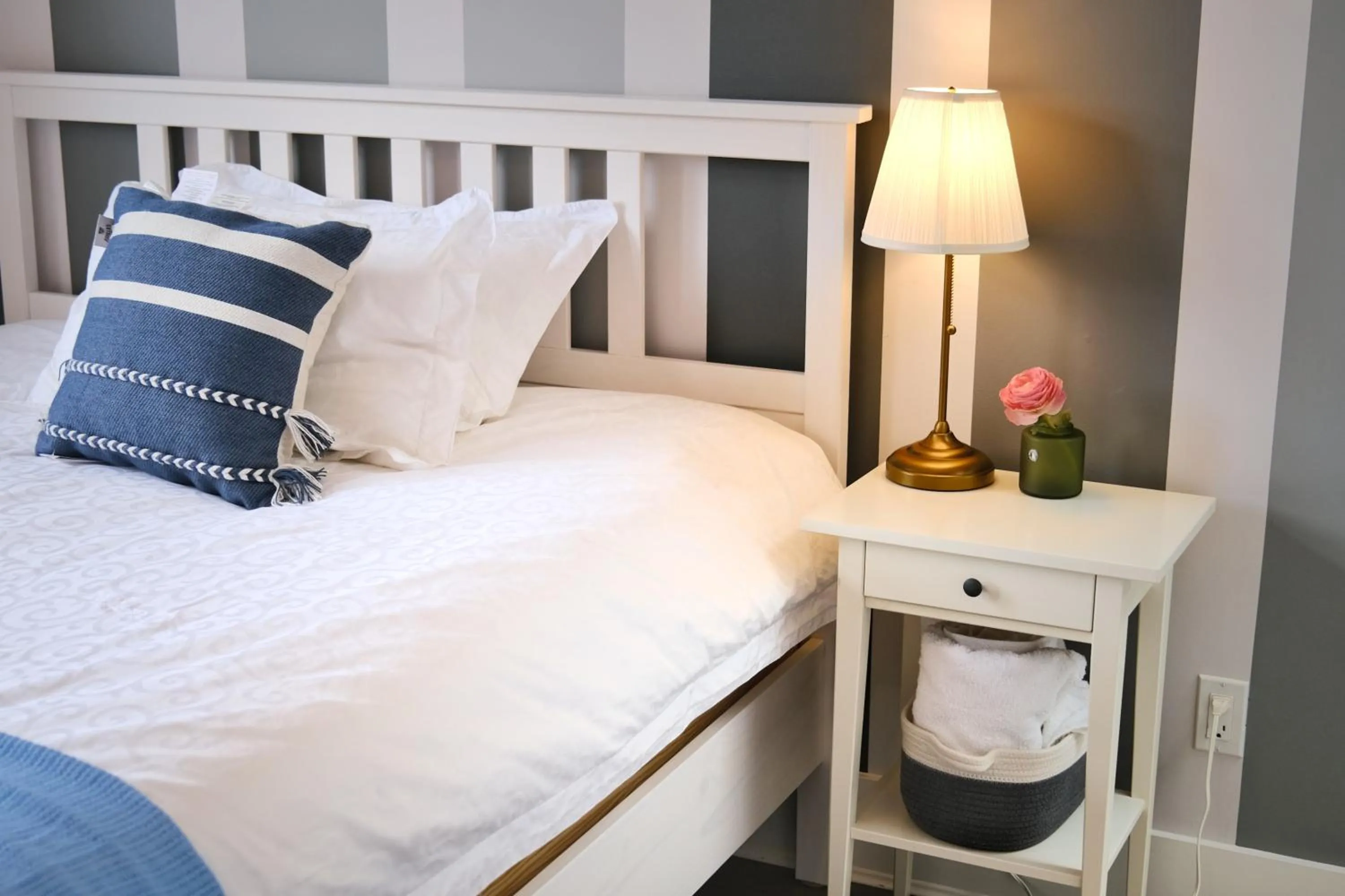 Bed in Vancouver West Cozy Retreat by Host Launch