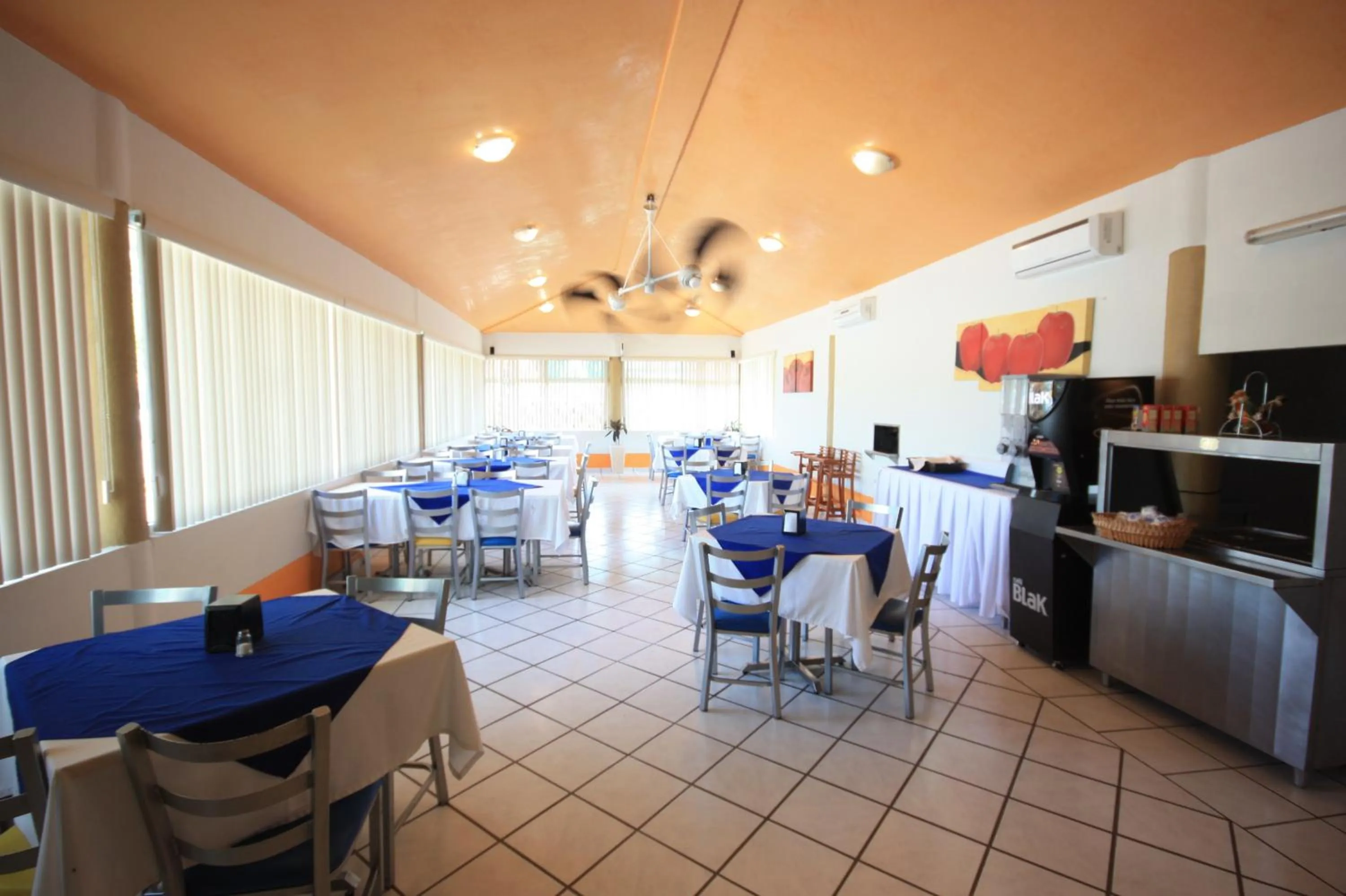 Restaurant/places to eat in Hotel Splash Inn