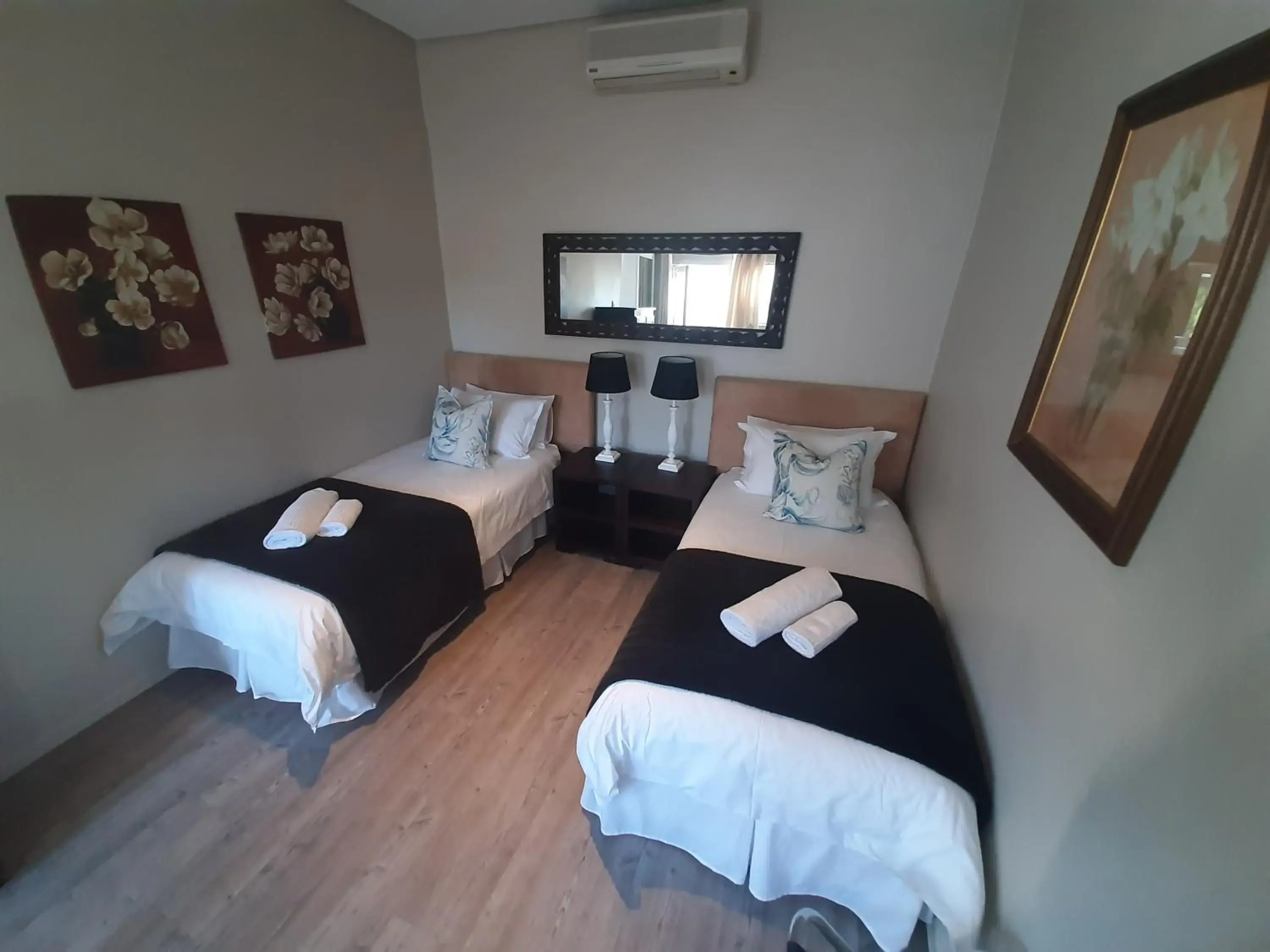 Deluxe Double or Twin Room - single occupancy in Urban Manor Deluxe Double or Twin Room - single occupancy in Urban Manor