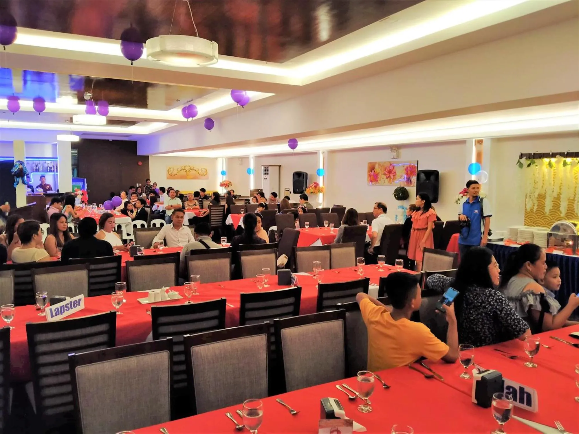 Restaurant/places to eat in Treasure Island Hotel With Mini Water Adventure