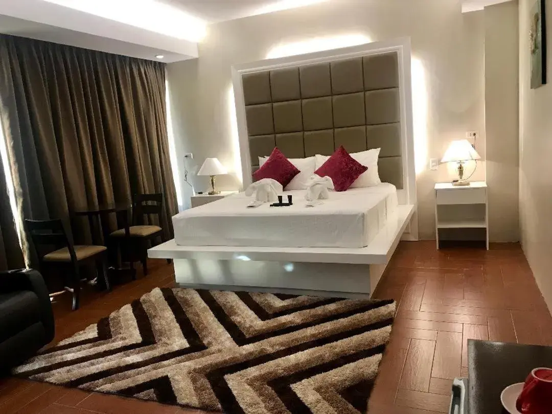 Executive Suite in Treasure Island Hotel With Mini Water Adventure Executive Suite in Treasure Island Hotel With Mini Water Adventure