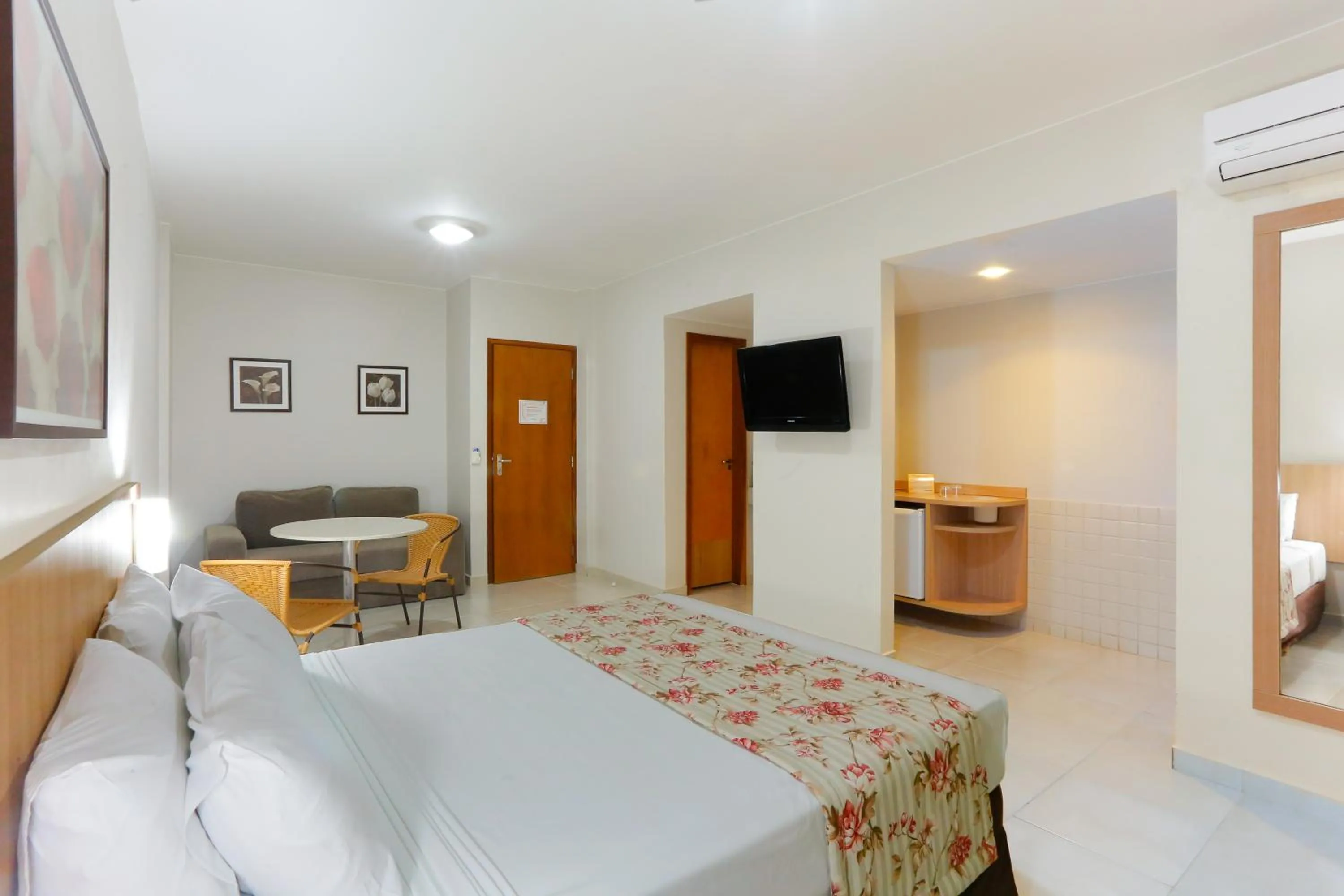 Photo of the whole room, Bed in HotSprings OFICIAL B3 Hotéis