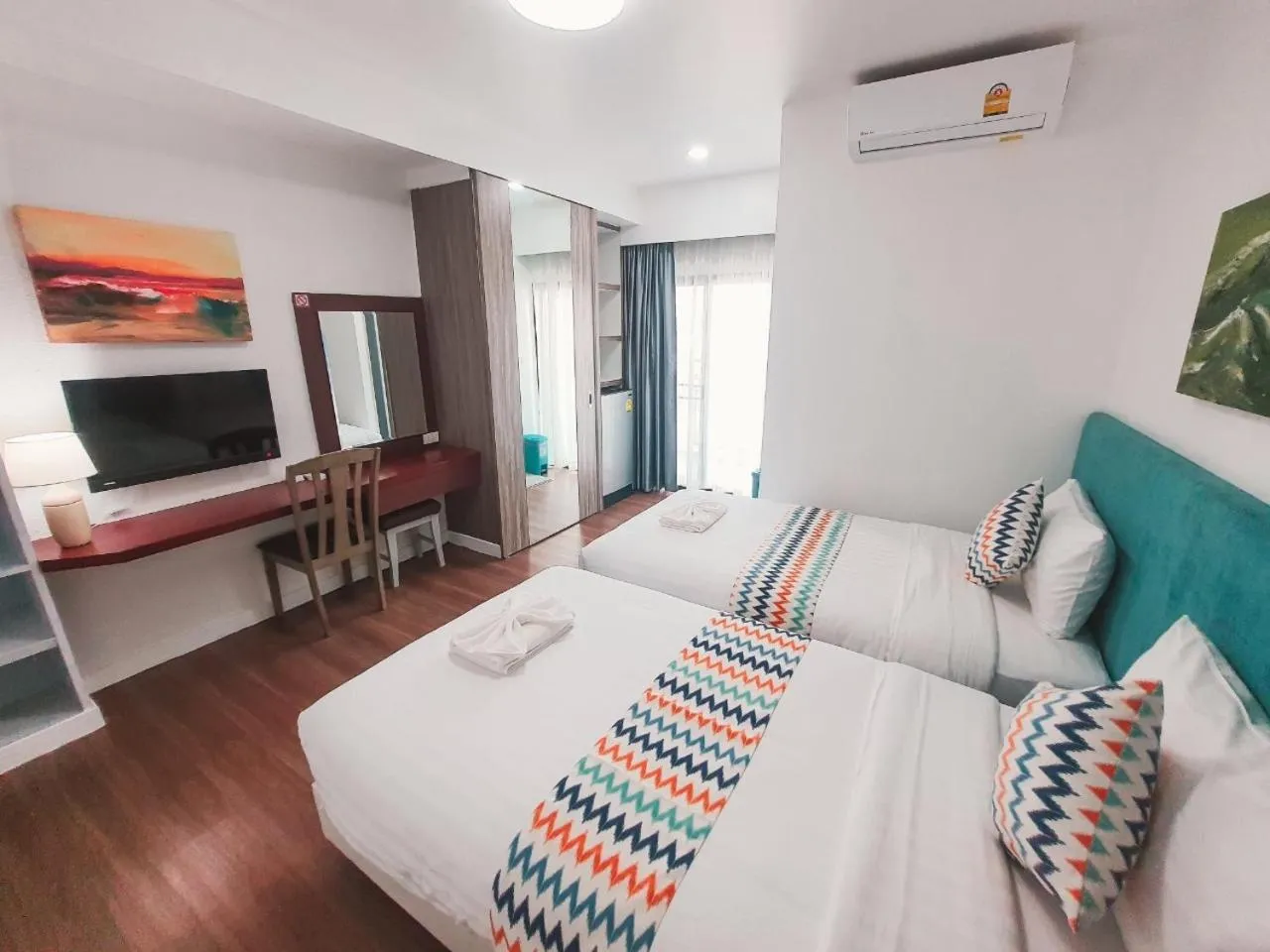 Bedroom, Bed in Pony TopView