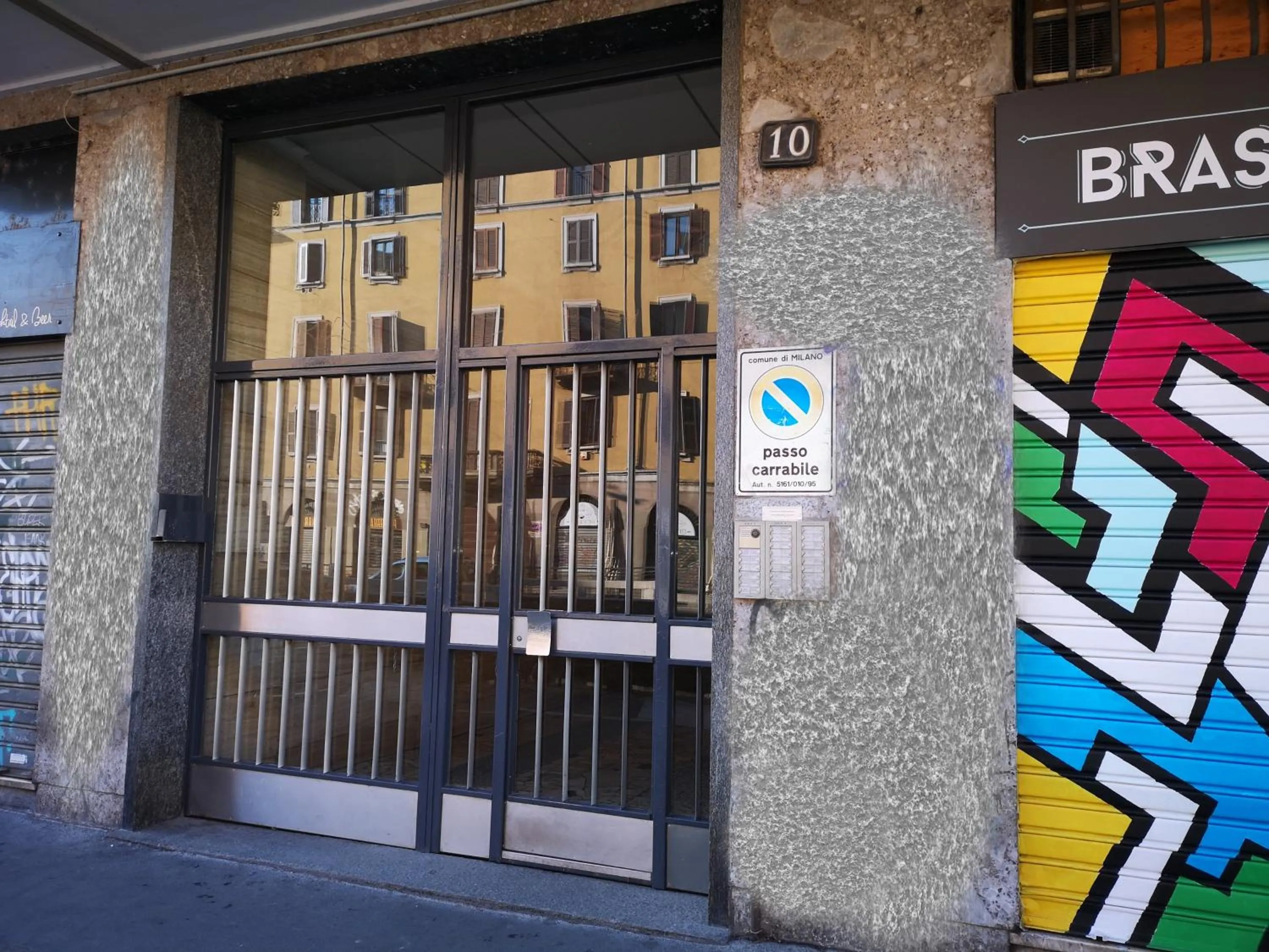 Facade/entrance in 2 Navigli