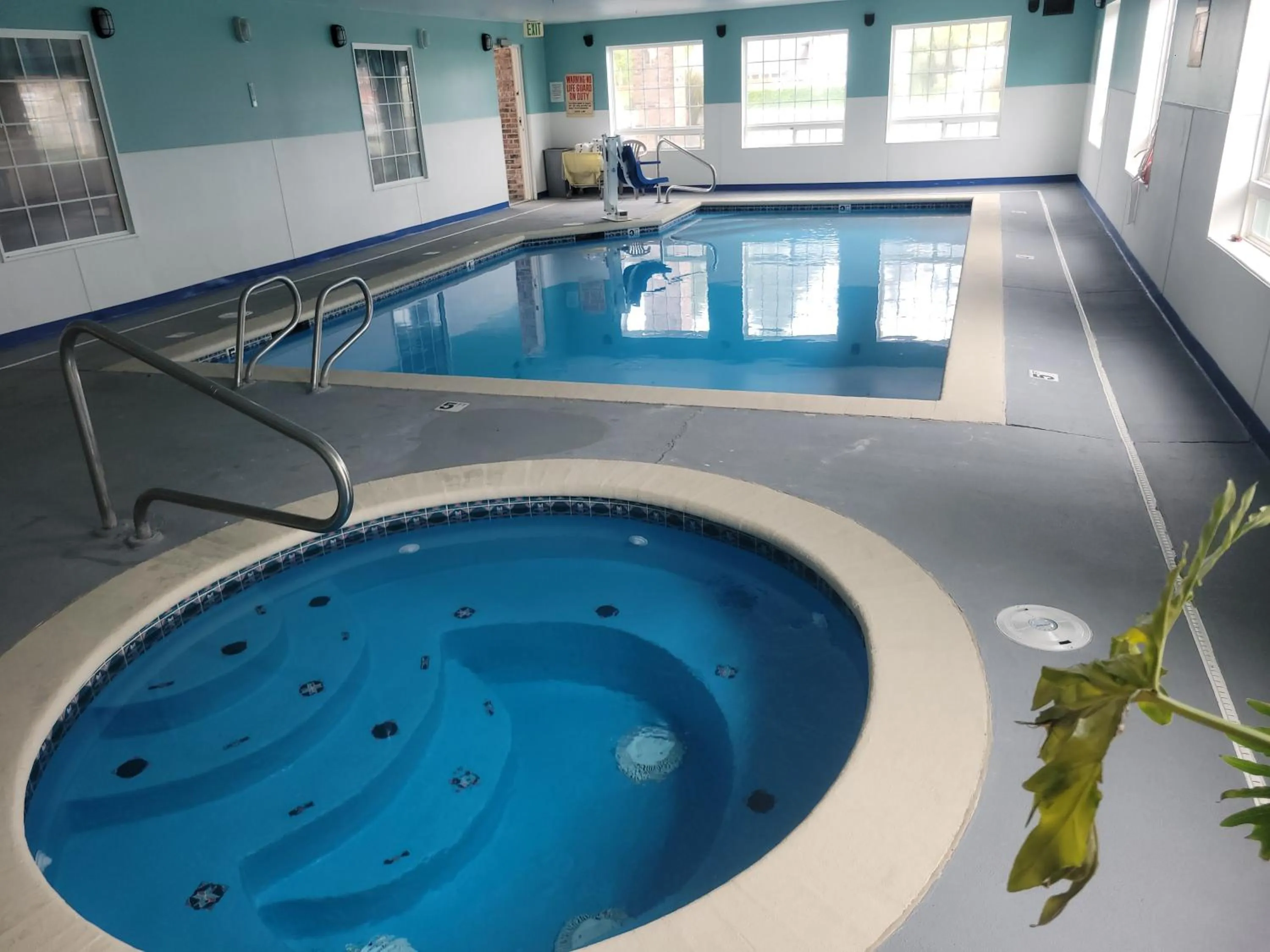 Swimming pool in Days Inn by Wyndham Ocean Shores