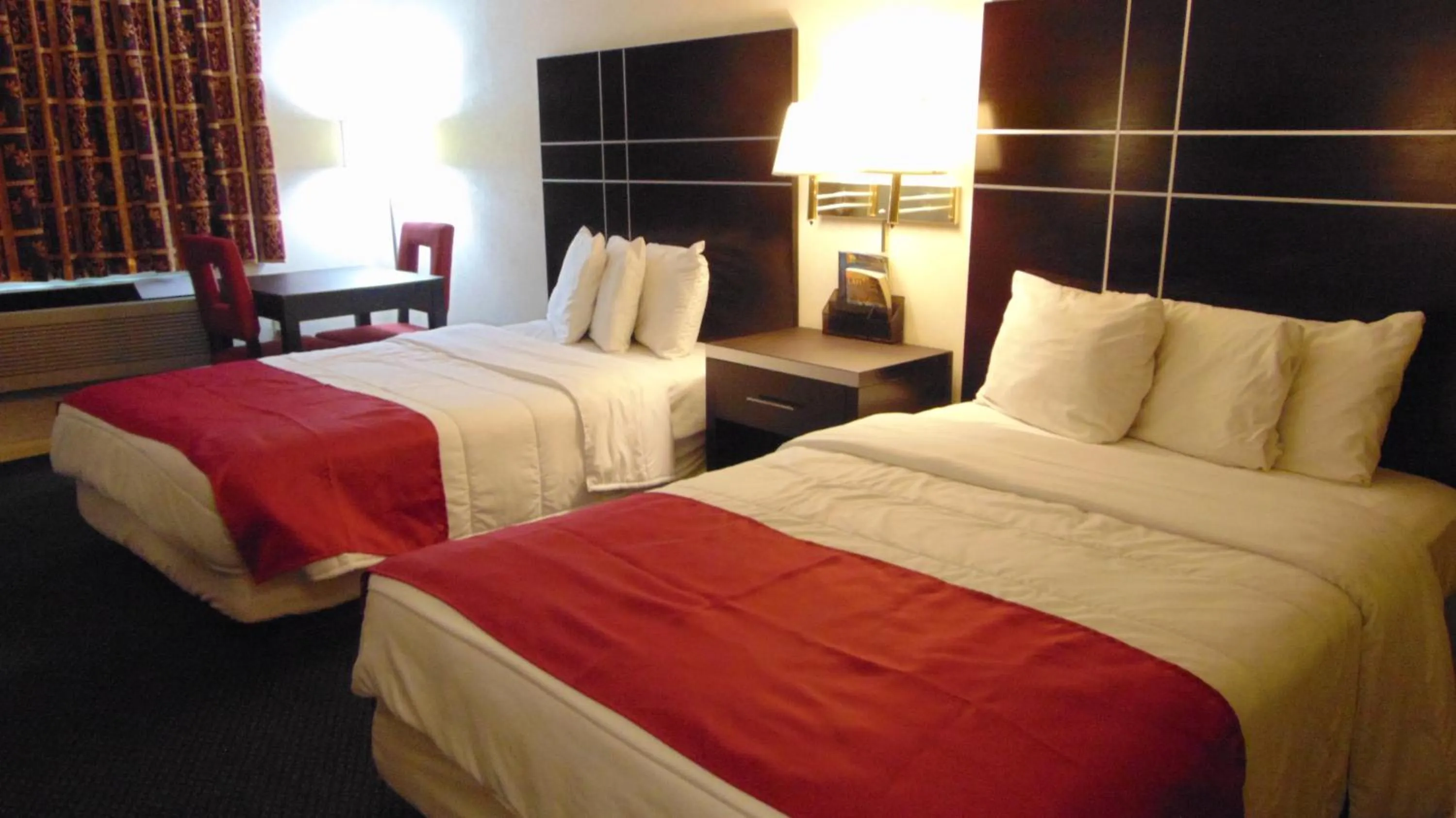 Bedroom in Oceanside Lodge