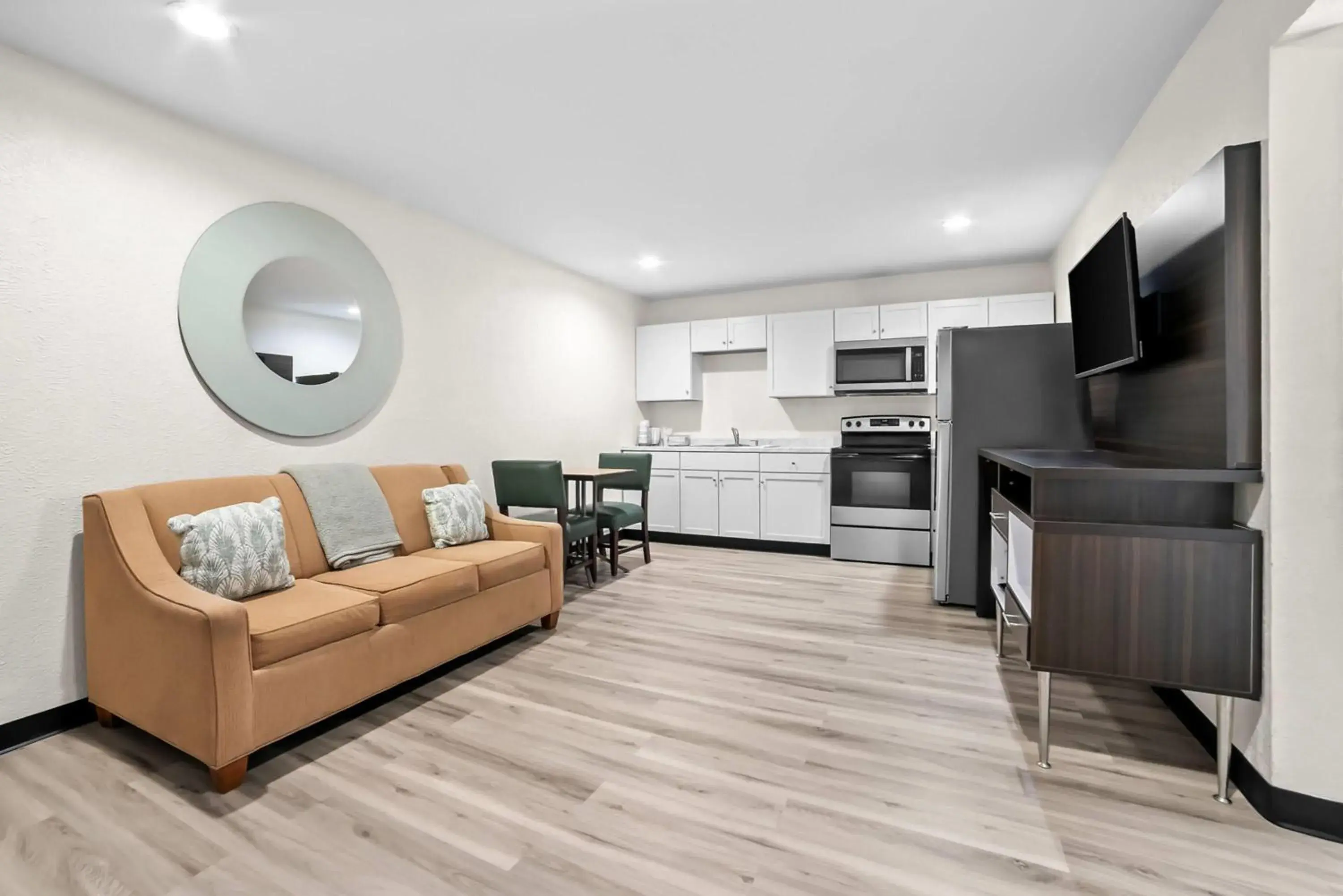 Efficiency King Suite with Sofa Bed - Non-Smoking in Howard Johnson by Wyndham Columbus Fort Moore Efficiency King Suite with Sofa Bed - Non-Smoking in Howard Johnson by Wyndham Columbus Fort Moore