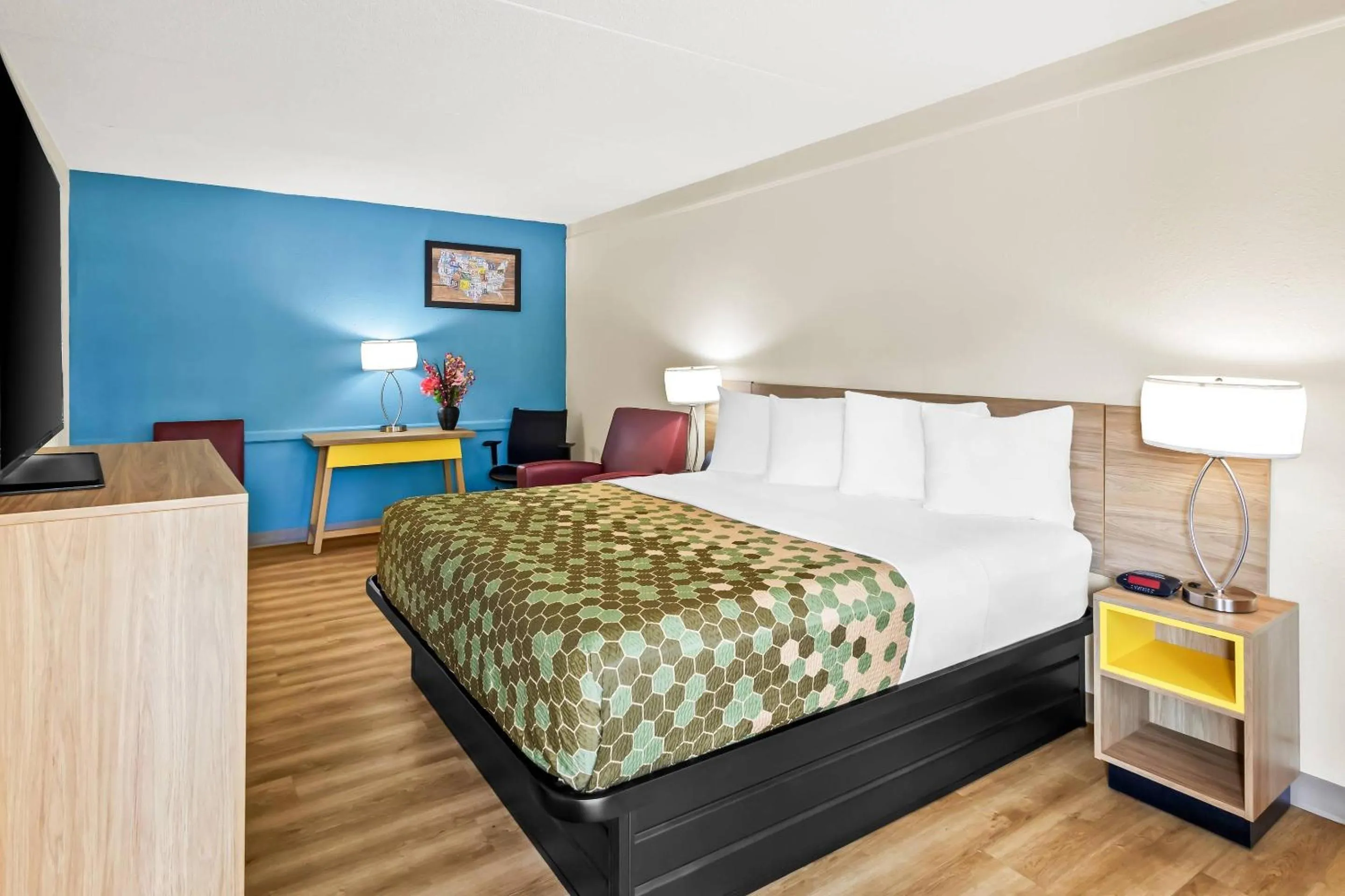 Bedroom, Bed in Econo Lodge Augusta North - Washington Road