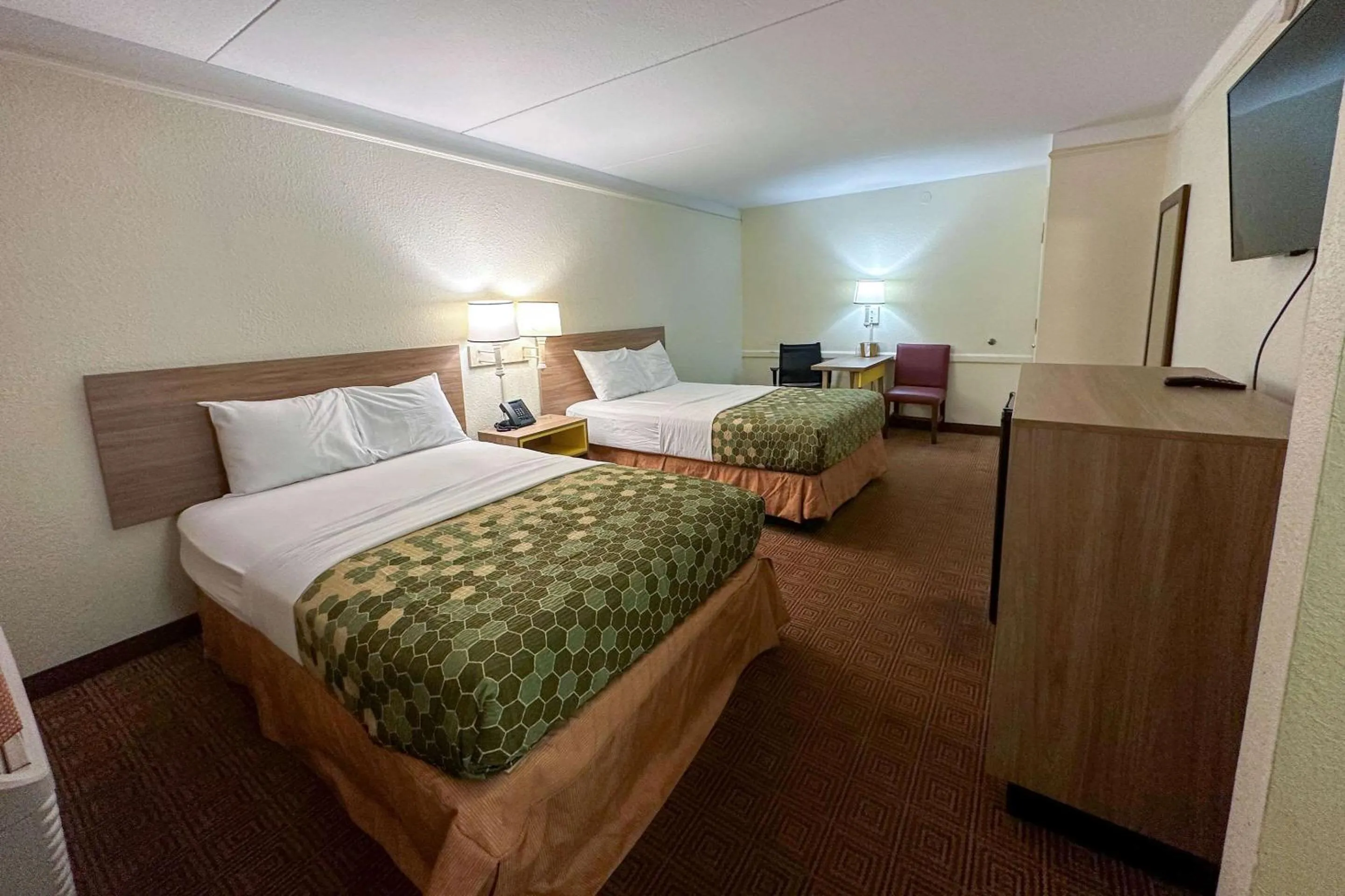 Bedroom, Bed in Days Inn by Wyndham Augusta Washington Rd