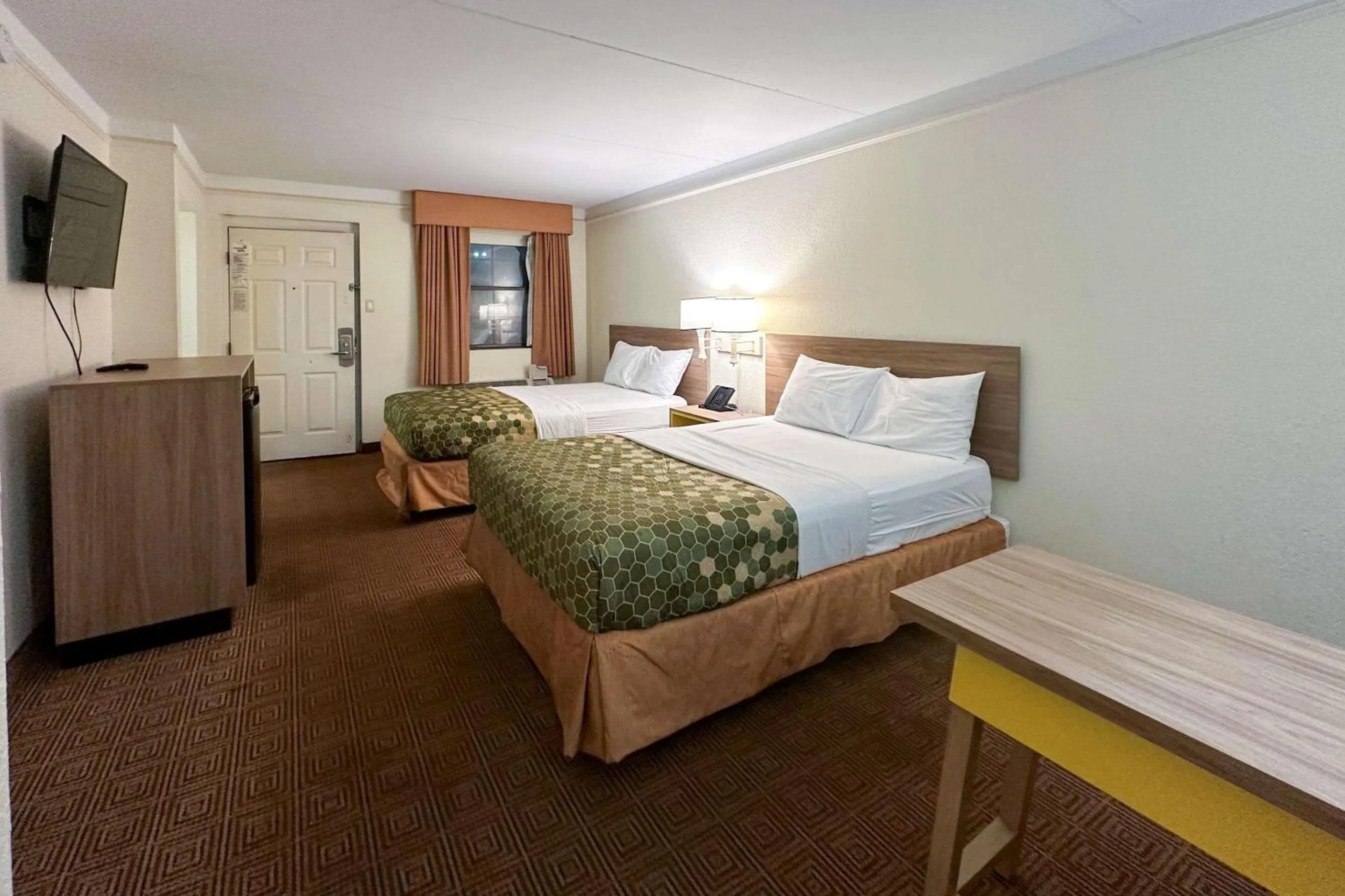 Bedroom, Bed in Days Inn by Wyndham Augusta Washington Rd