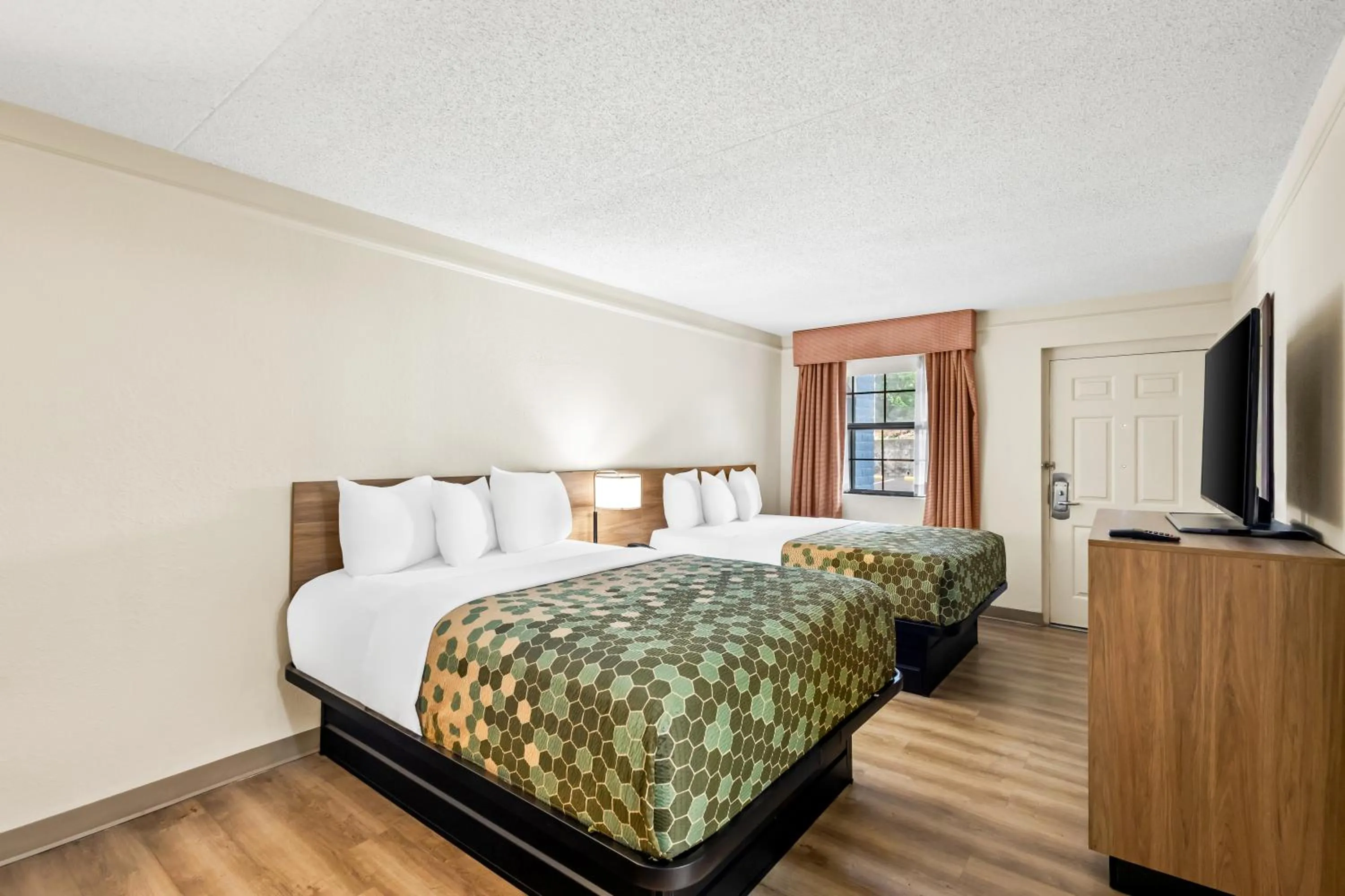 Bed in Econo Lodge Augusta North - Washington Road