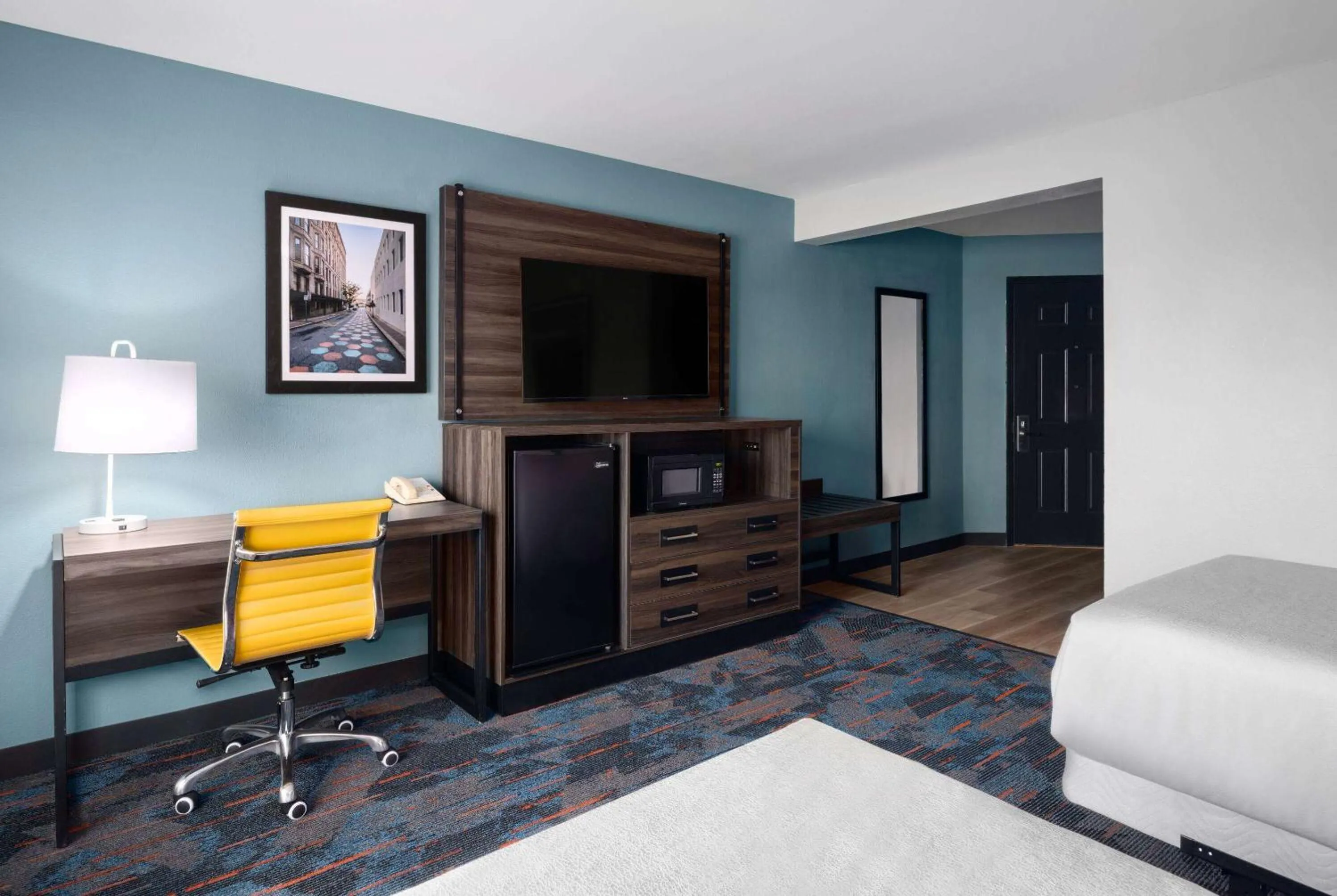 Photo of the whole room, Bed in La Quinta by Wyndham Greensboro NC