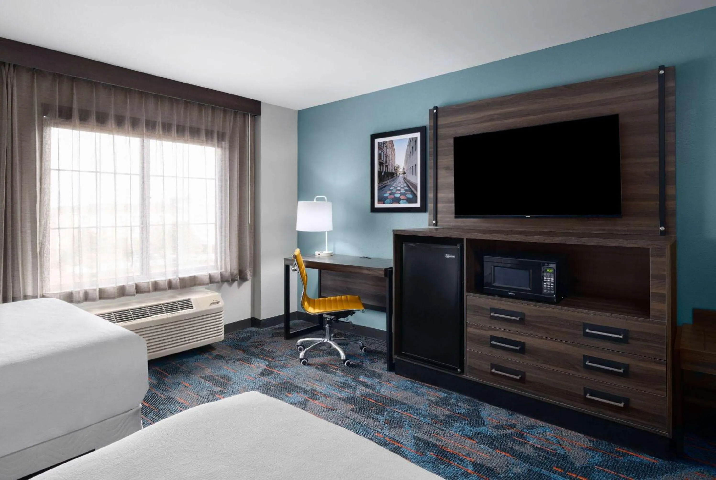 Photo of the whole room, Bed in La Quinta by Wyndham Greensboro NC