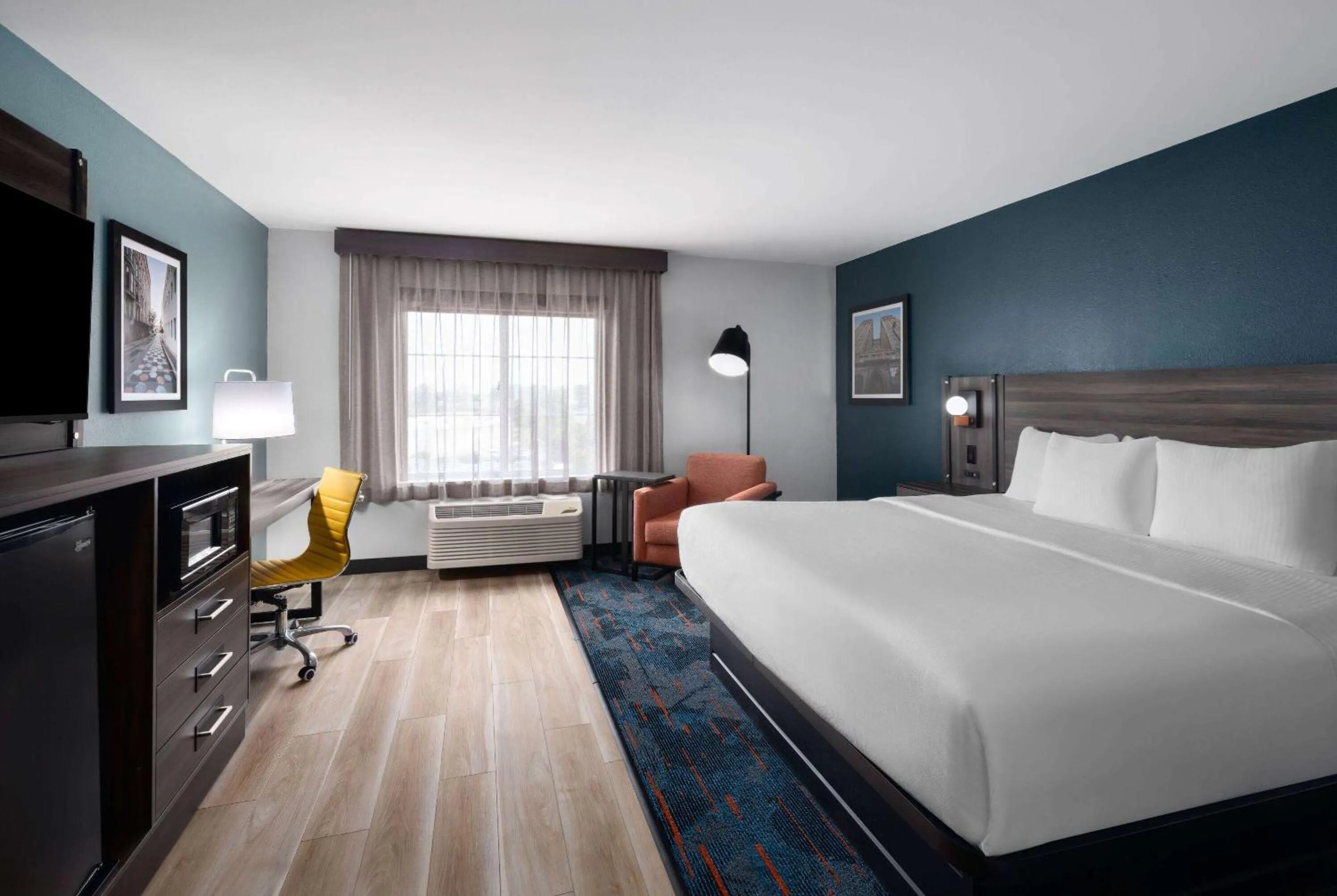 Photo of the whole room, Bed in La Quinta by Wyndham Greensboro NC