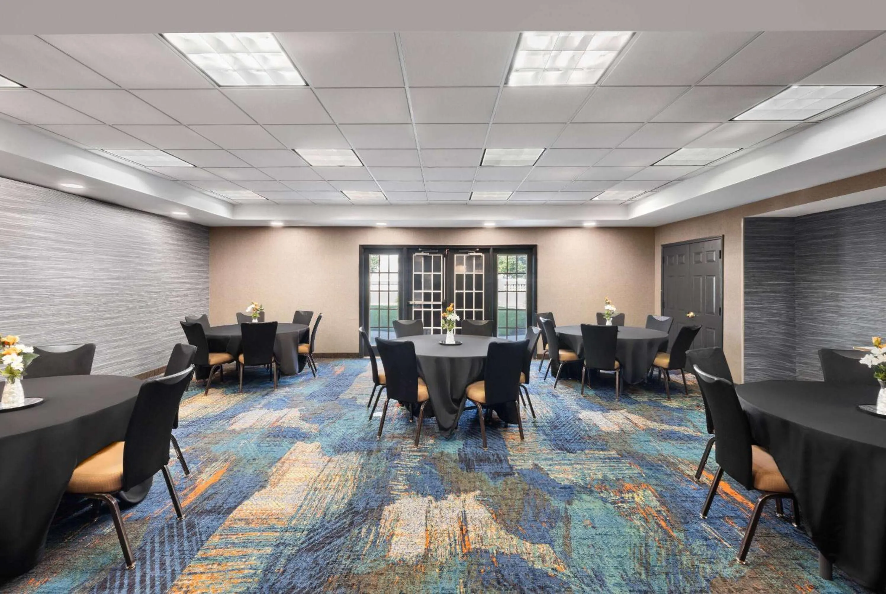 Meeting/conference room in La Quinta by Wyndham Greensboro NC
