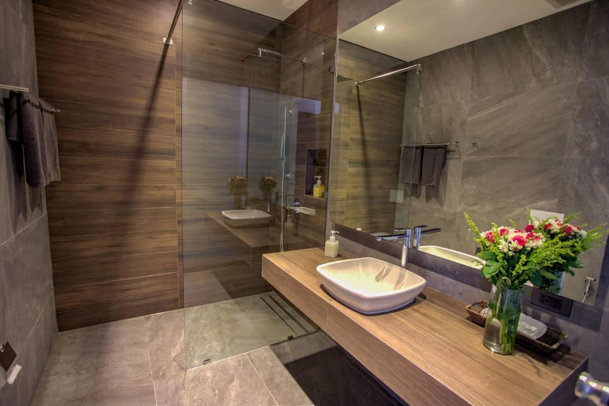 Shower in Ocean Rock Kalim