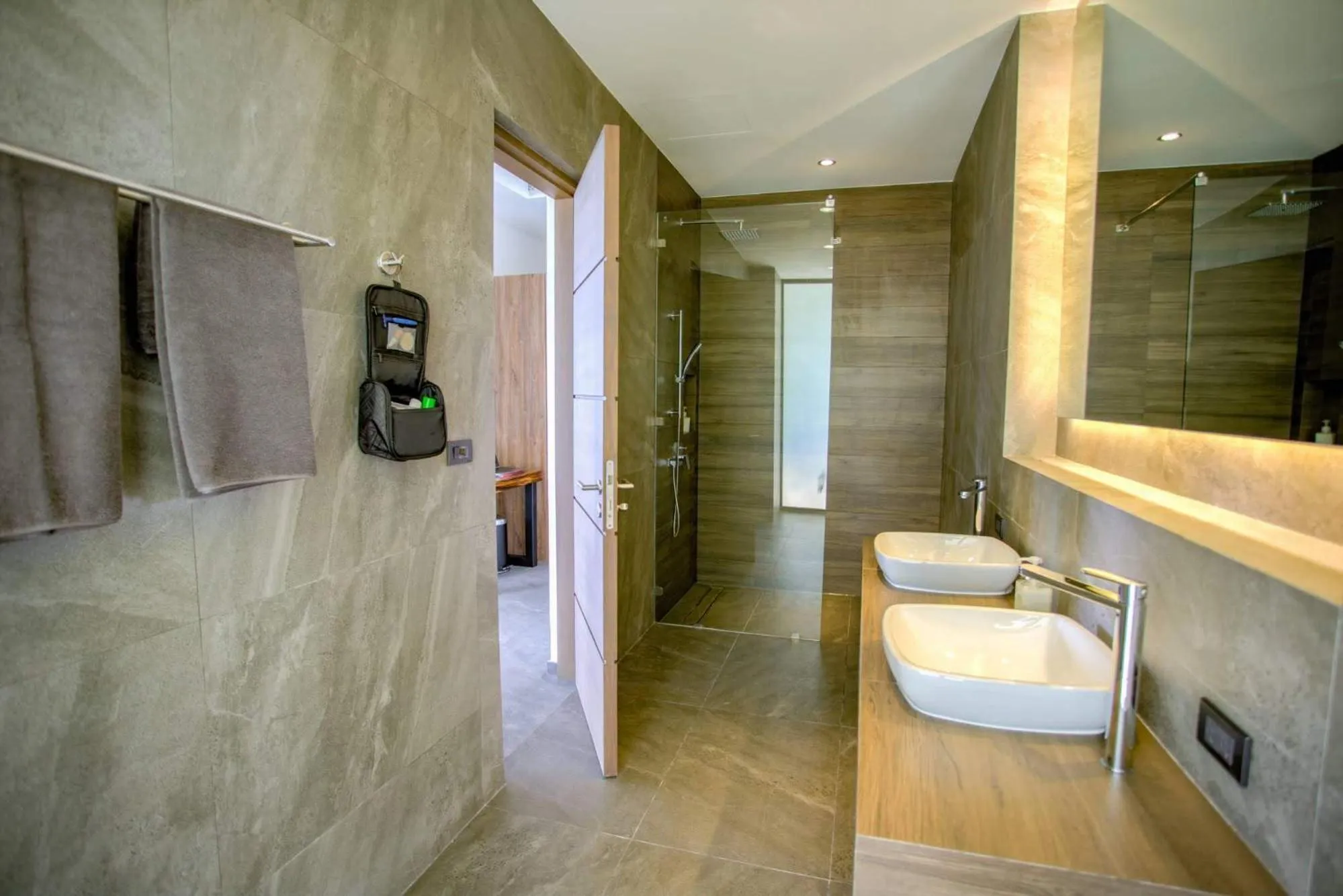 Shower in Ocean Rock Kalim