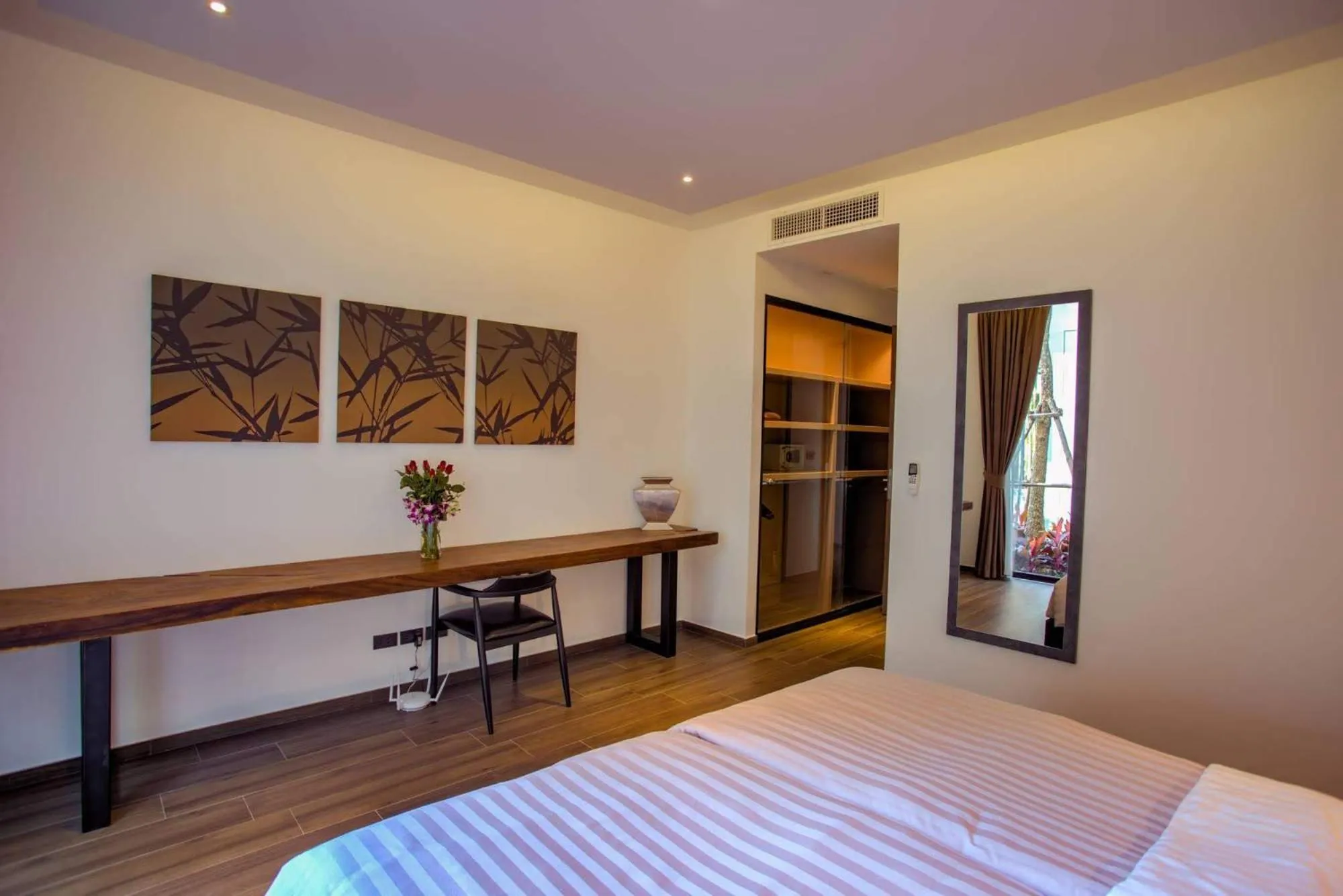 Photo of the whole room, Bed in Ocean Rock Kalim