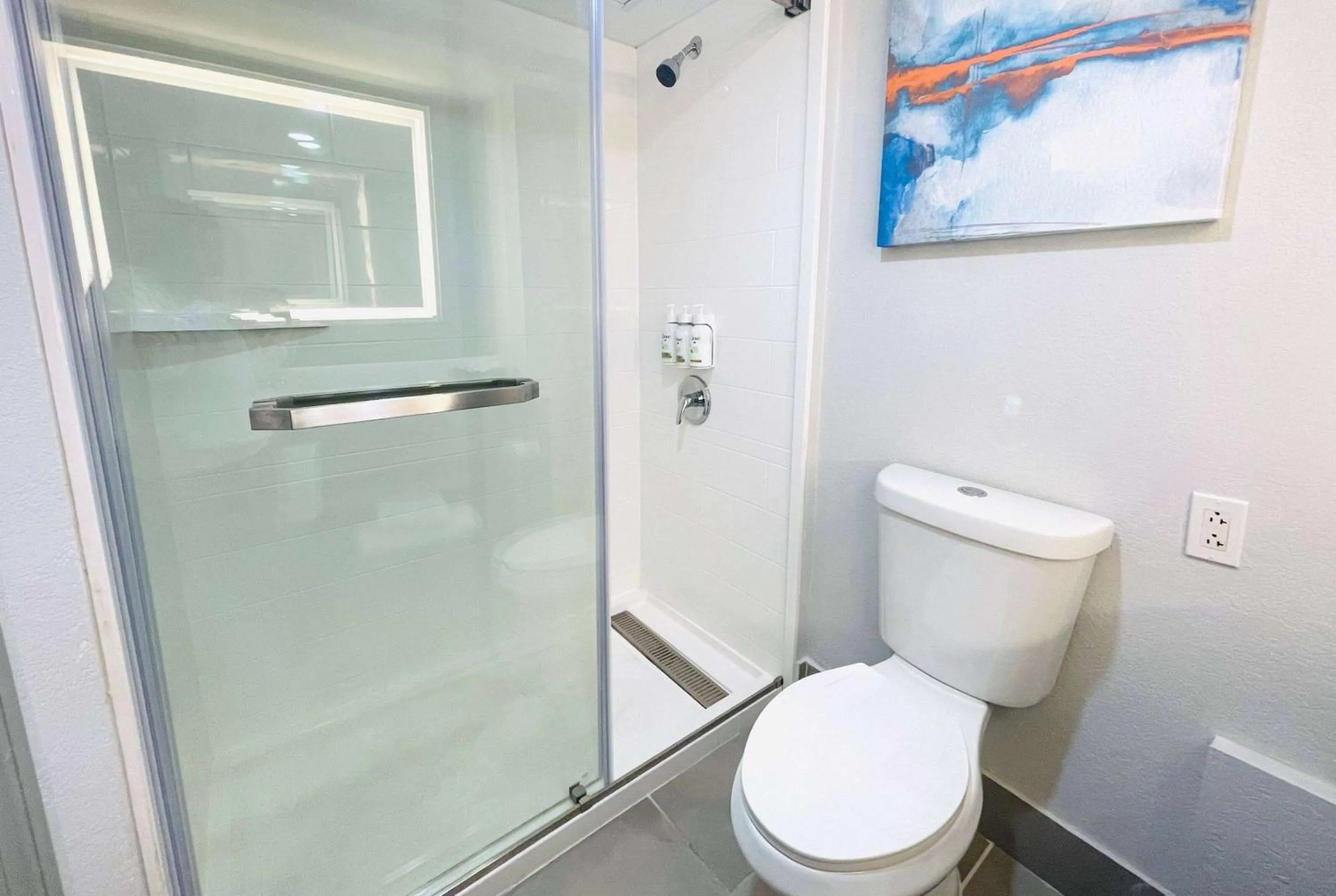 Bathroom in La Quinta by Wyndham Birmingham Homewood