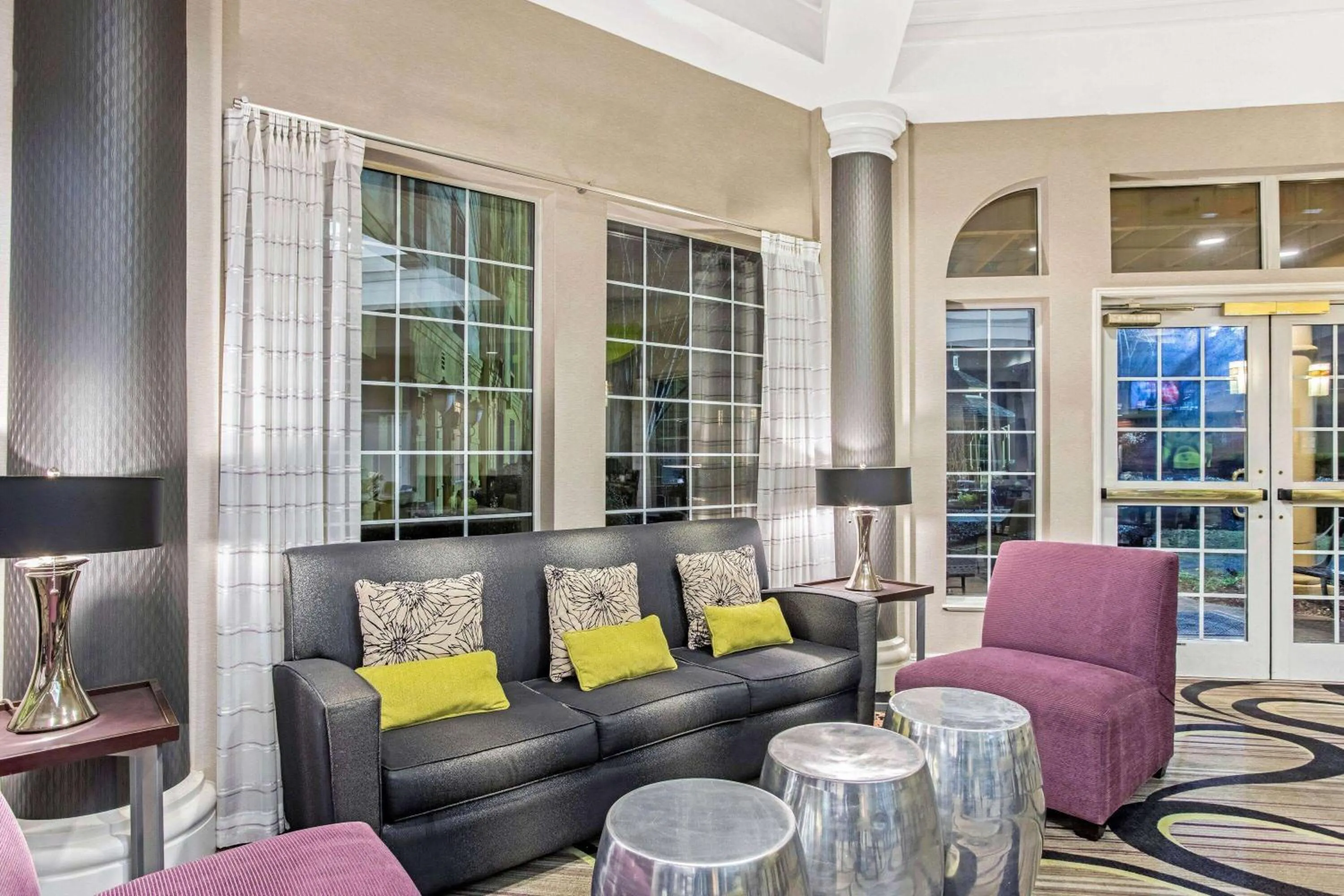 Lobby or reception in La Quinta by Wyndham Birmingham Homewood