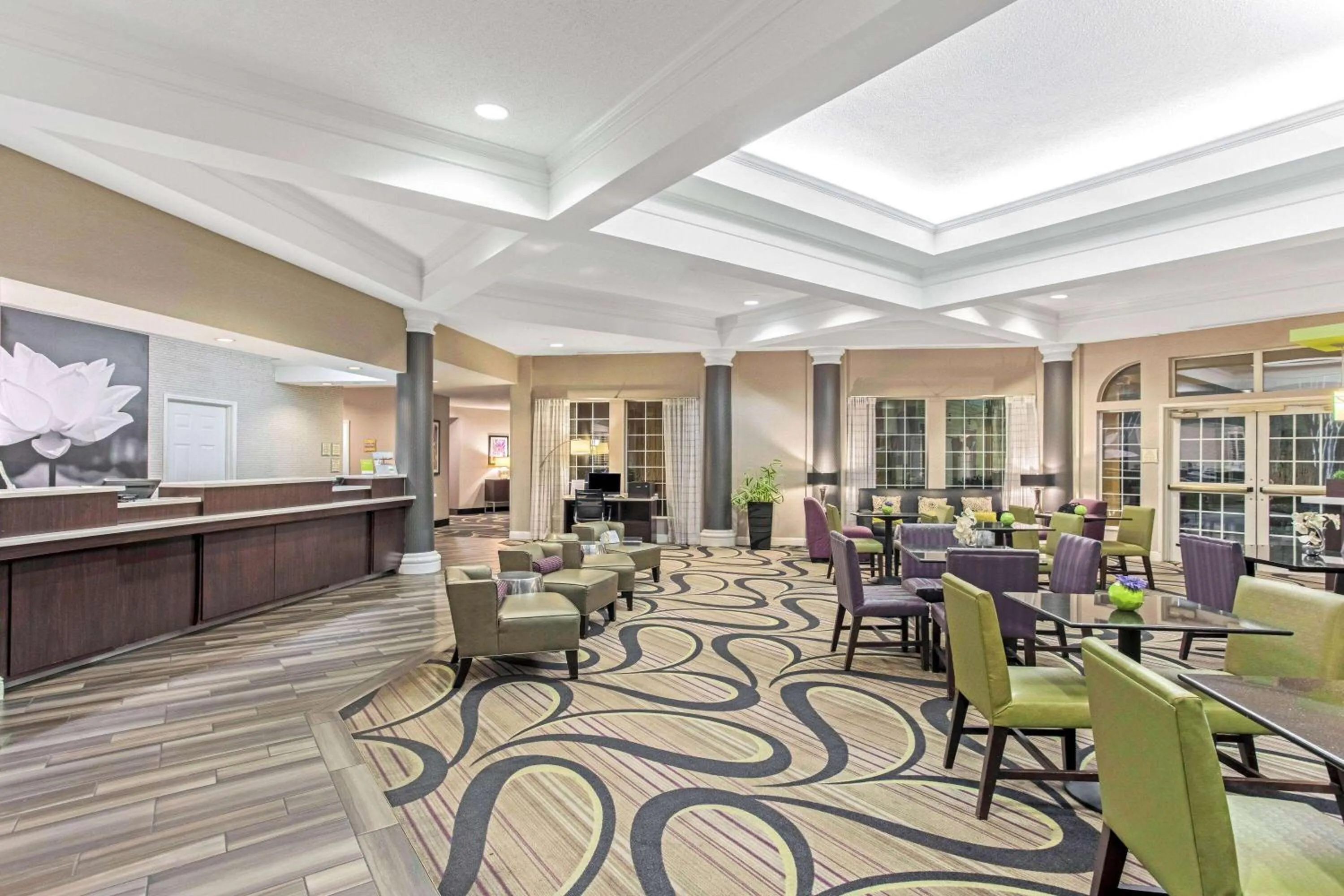 Lobby or reception in La Quinta by Wyndham Birmingham Homewood