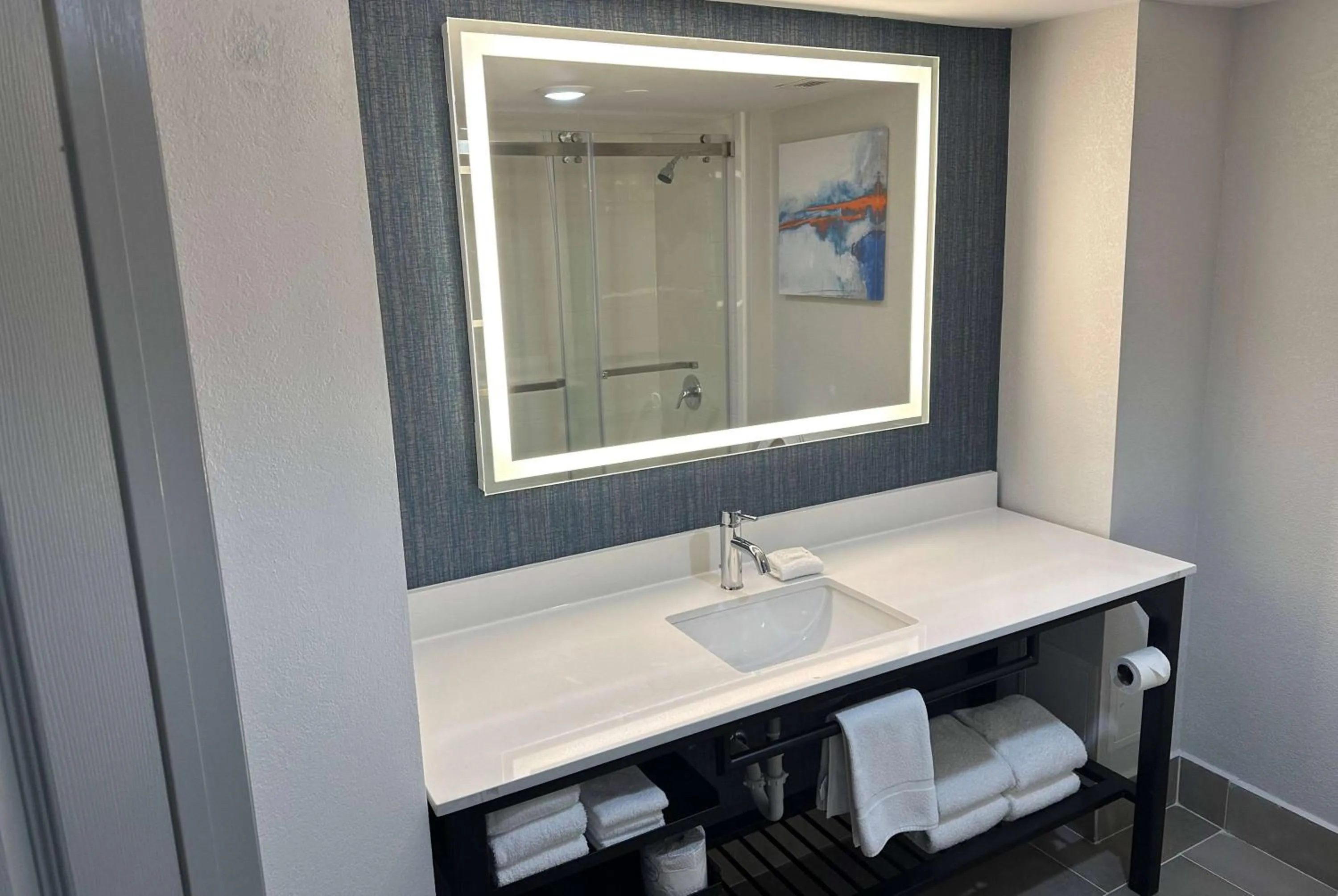 Bathroom in La Quinta by Wyndham Birmingham Homewood