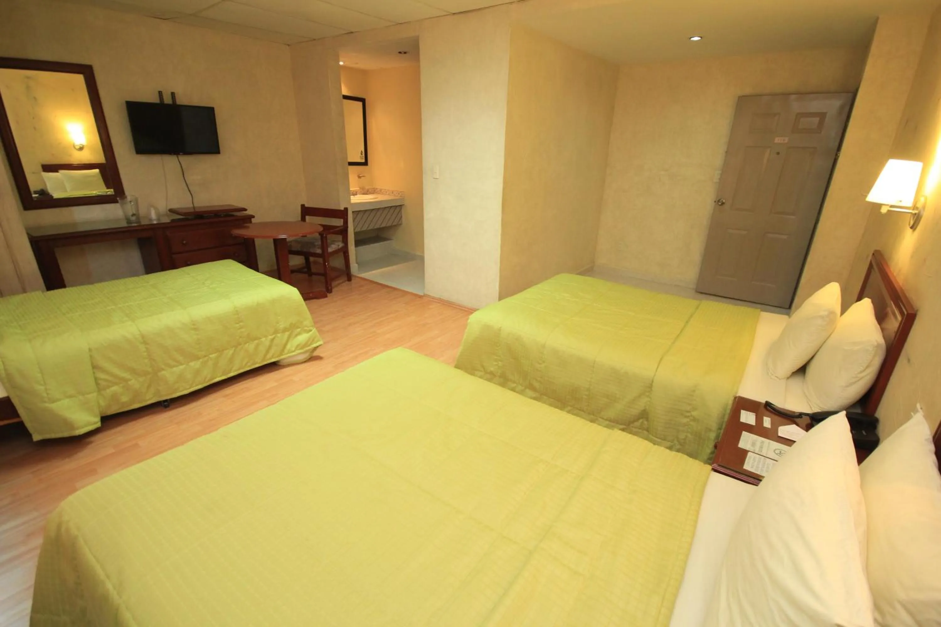 Bed in Hotel Enterprise Inn Plaza