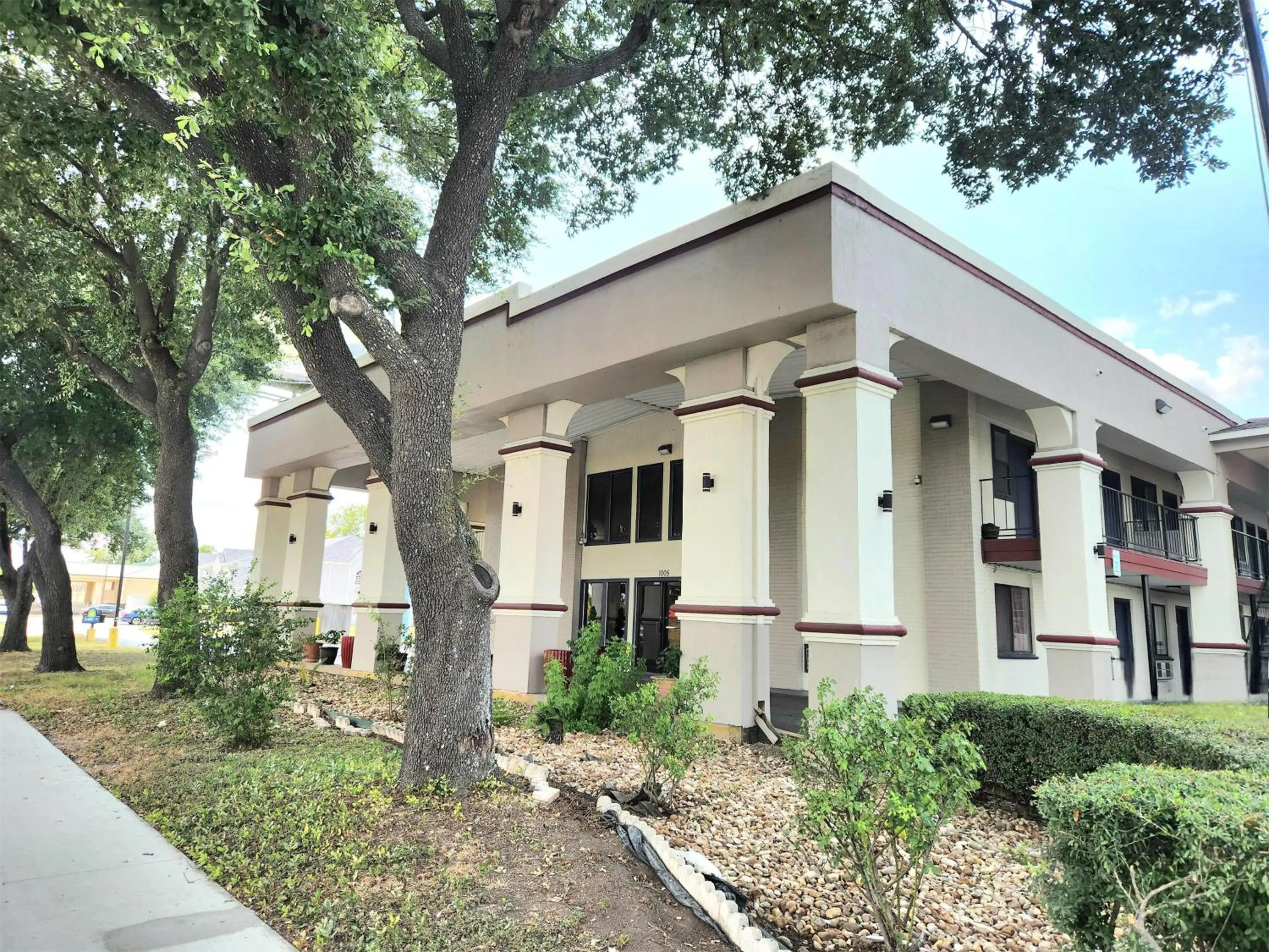 Property building in Days Inn by Wyndham San Marcos