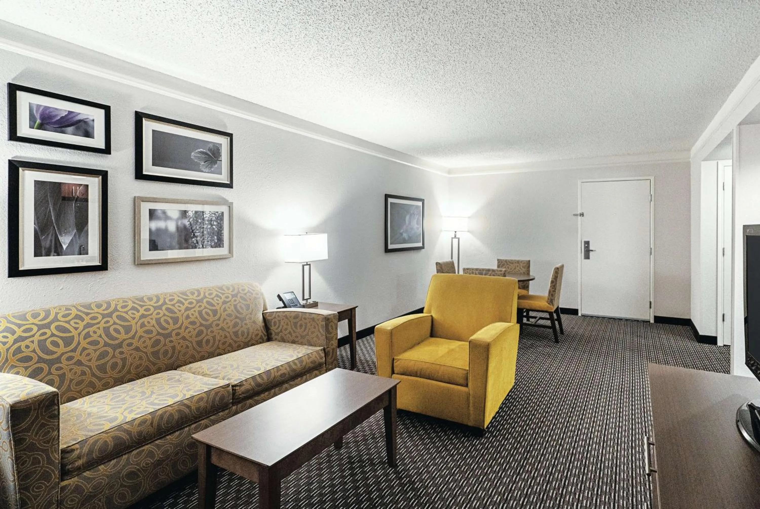 Photo of the whole room in La Quinta by Wyndham Lubbock West Medical Center