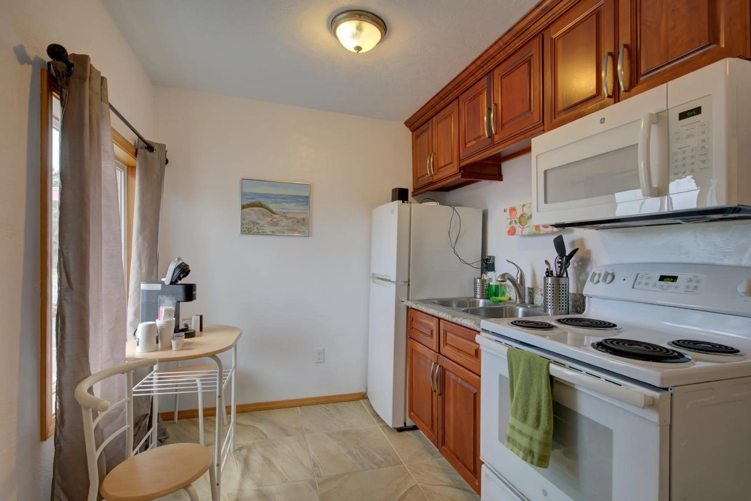 kitchen in Westerly Motel