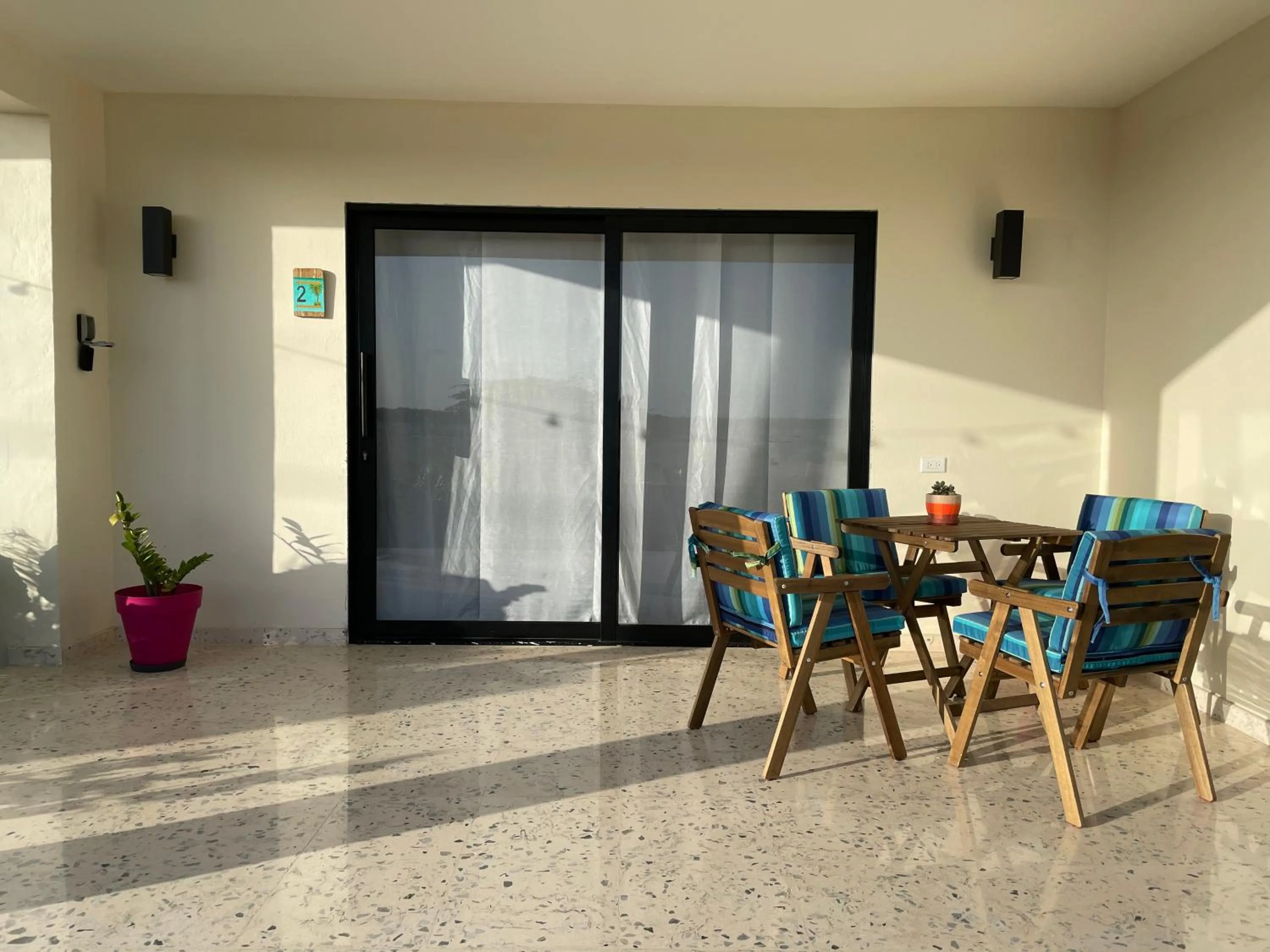 Dining area in Vistalmar Ocean Suites